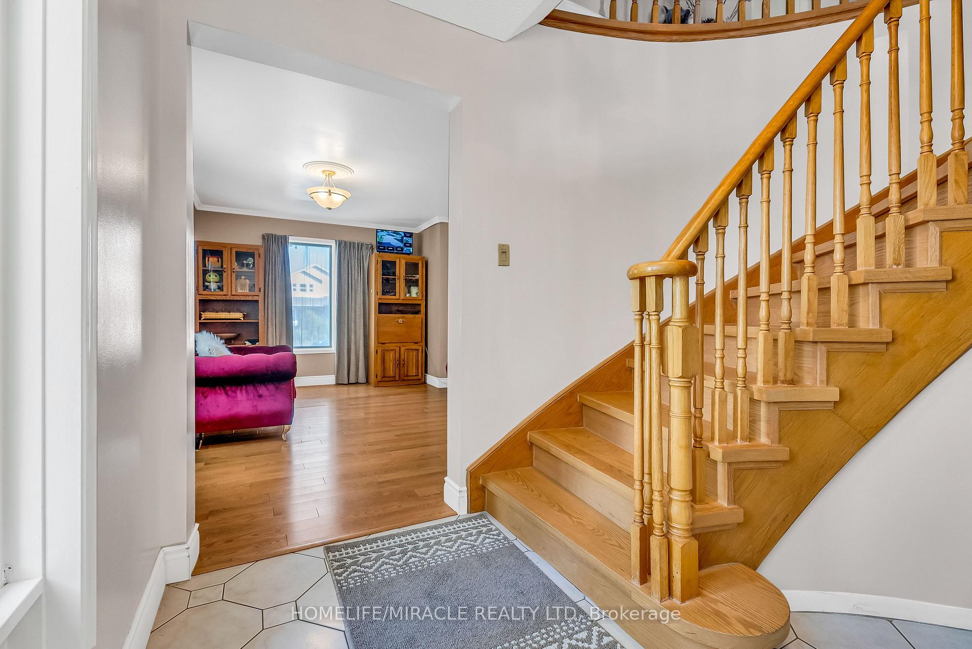 Photo 8 of 1 Beechnut Crescent, Clarington, Courtice — HOMEH