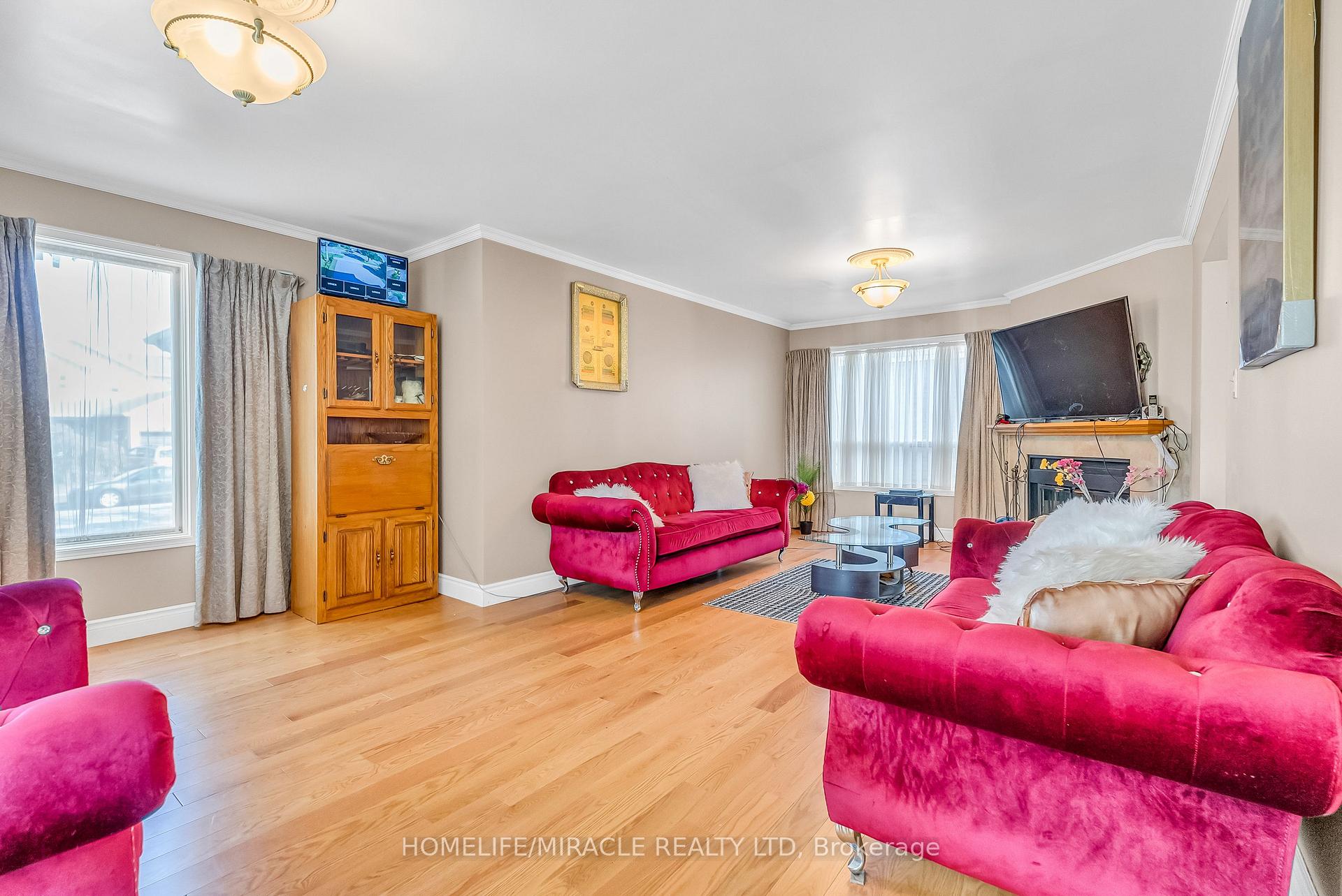 Photo 9 of 1 Beechnut Crescent, Clarington, Courtice — HOMEH