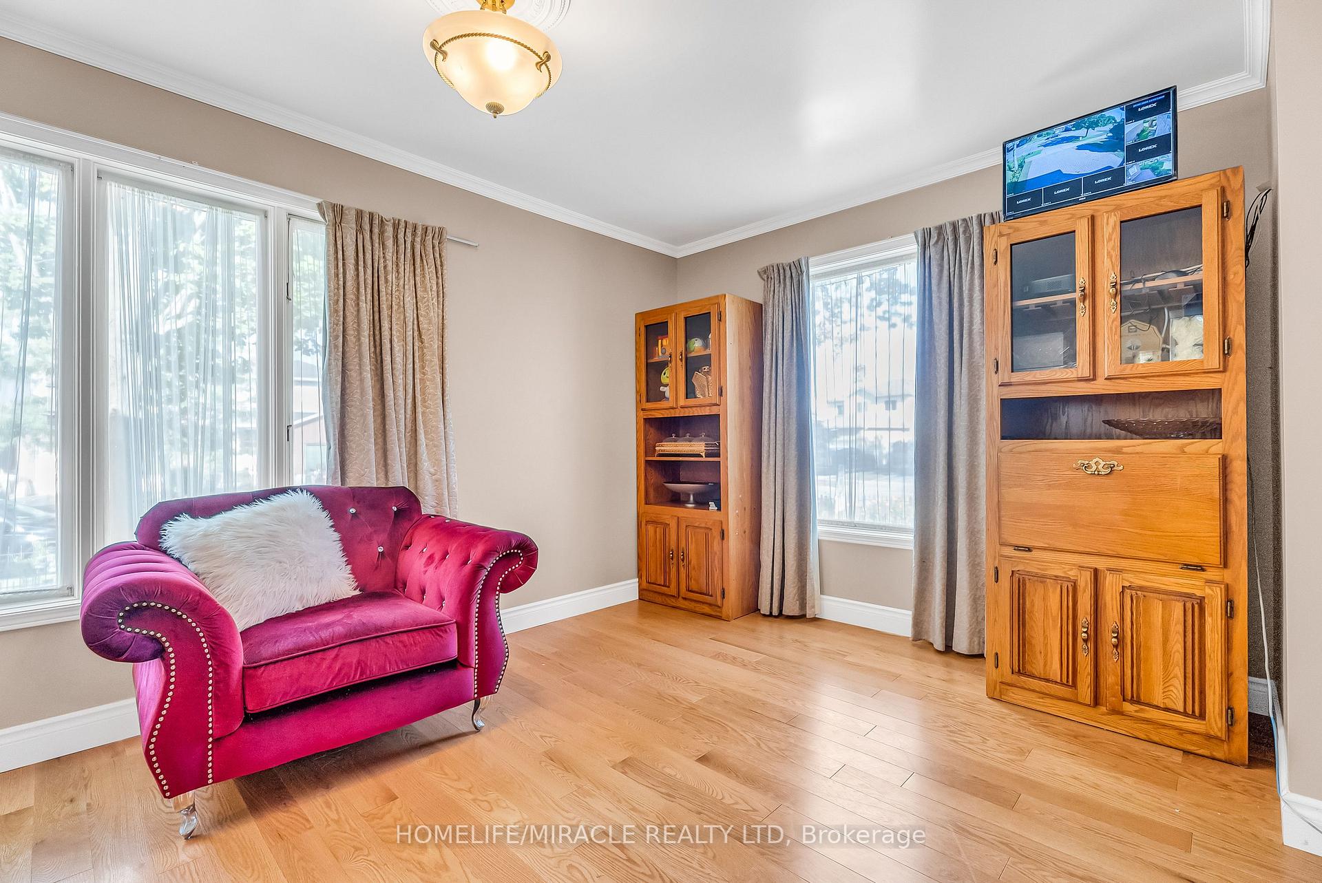 Photo 10 of 1 Beechnut Crescent, Clarington, Courtice — HOMEH