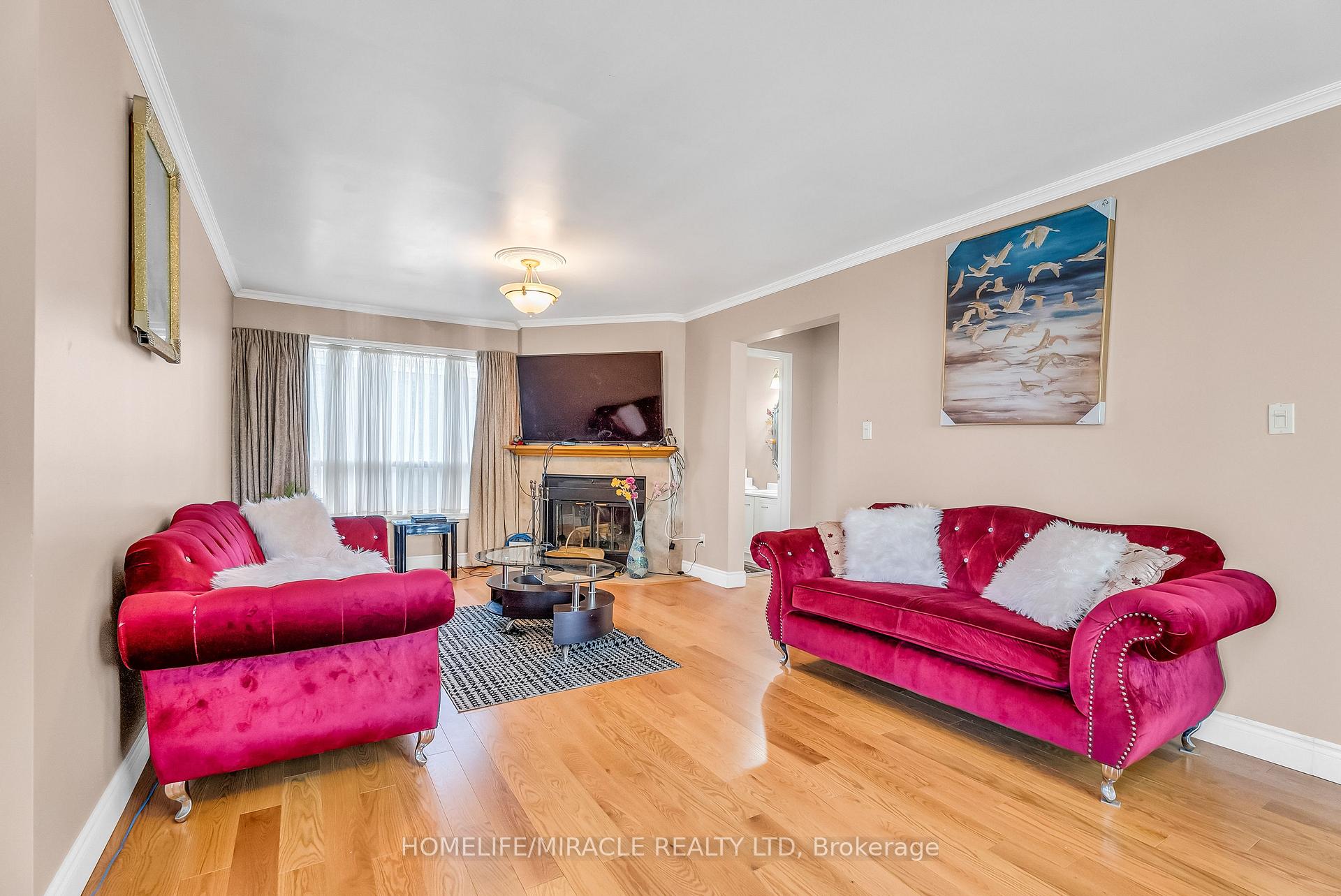 Photo 11 of 1 Beechnut Crescent, Clarington, Courtice — HOMEH