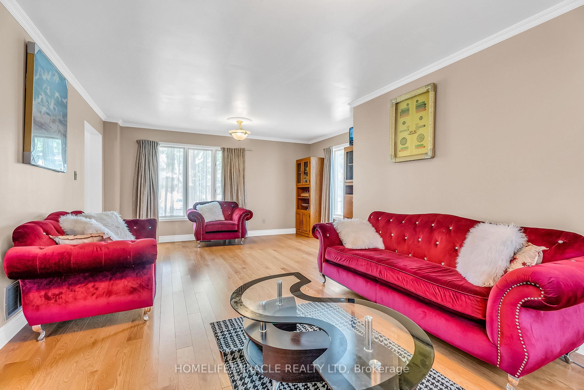 Photo 12 of 1 Beechnut Crescent, Clarington, Courtice — HOMEH