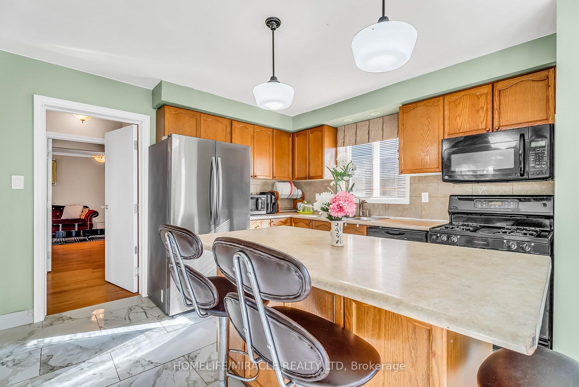 Photo 18 of 1 Beechnut Crescent, Clarington, Courtice — HOMEH