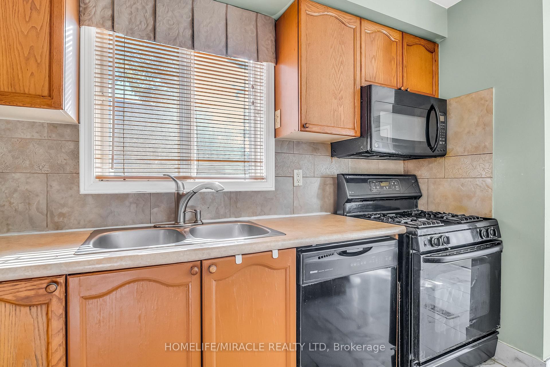 Photo 20 of 1 Beechnut Crescent, Clarington, Courtice — HOMEH