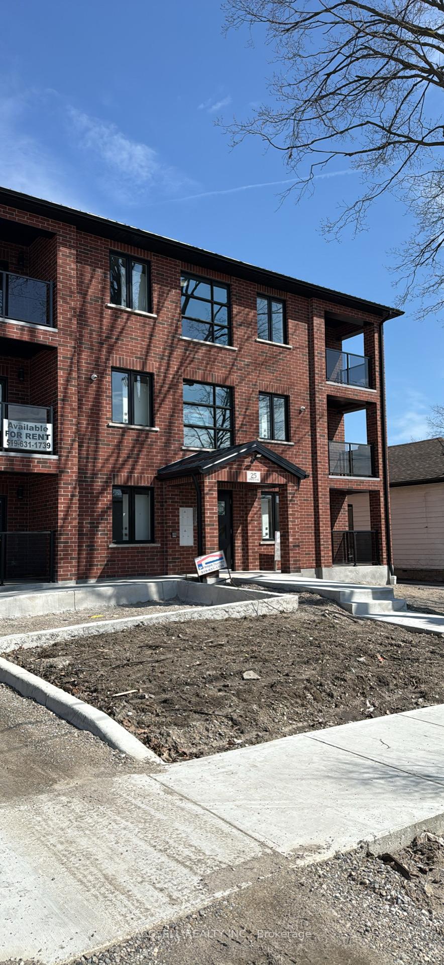 Photo 2 of 25 Alexandria Avenue, St. Thomas — HOMEH