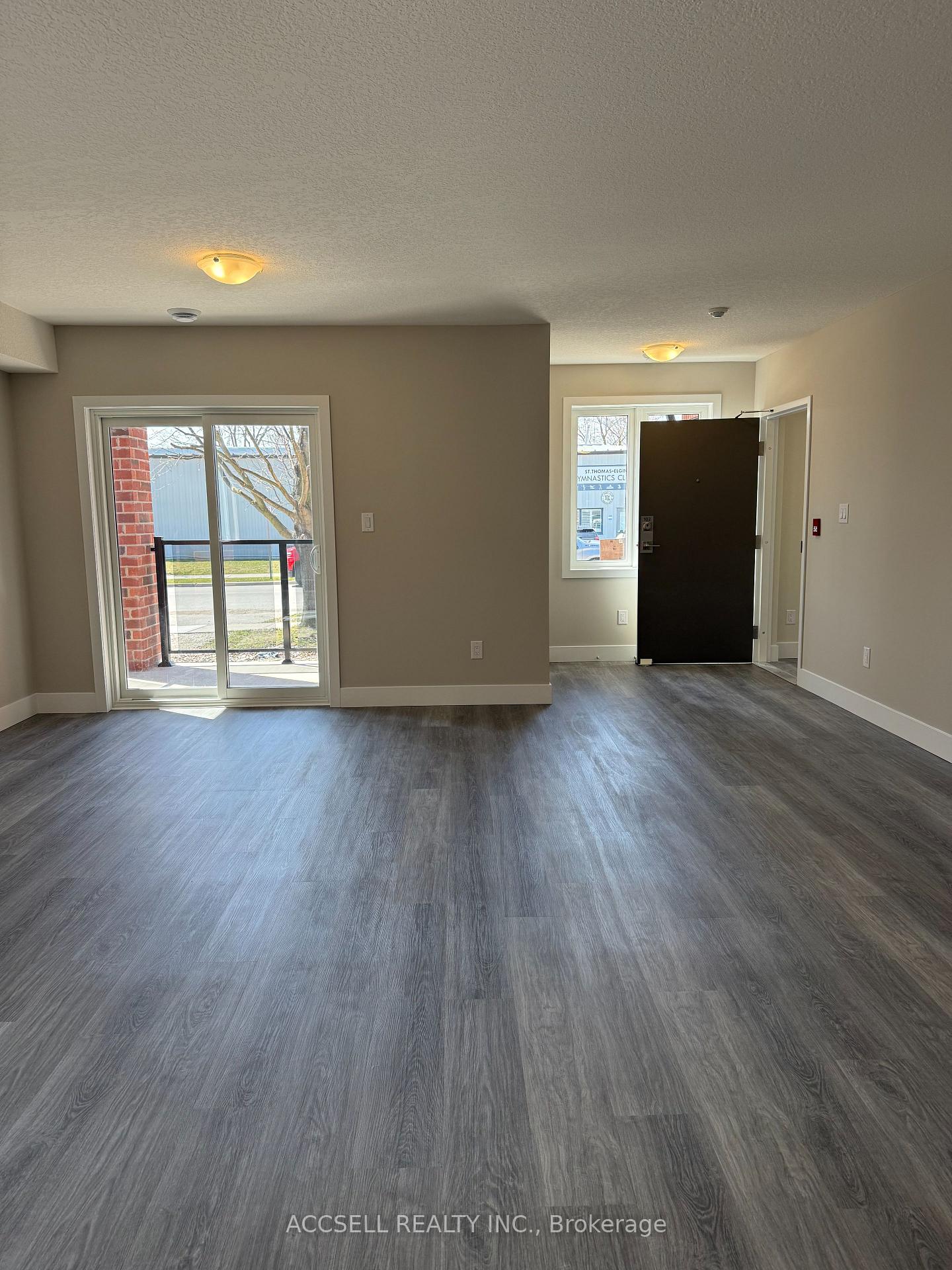 Photo 5 of 25 Alexandria Avenue, St. Thomas — HOMEH