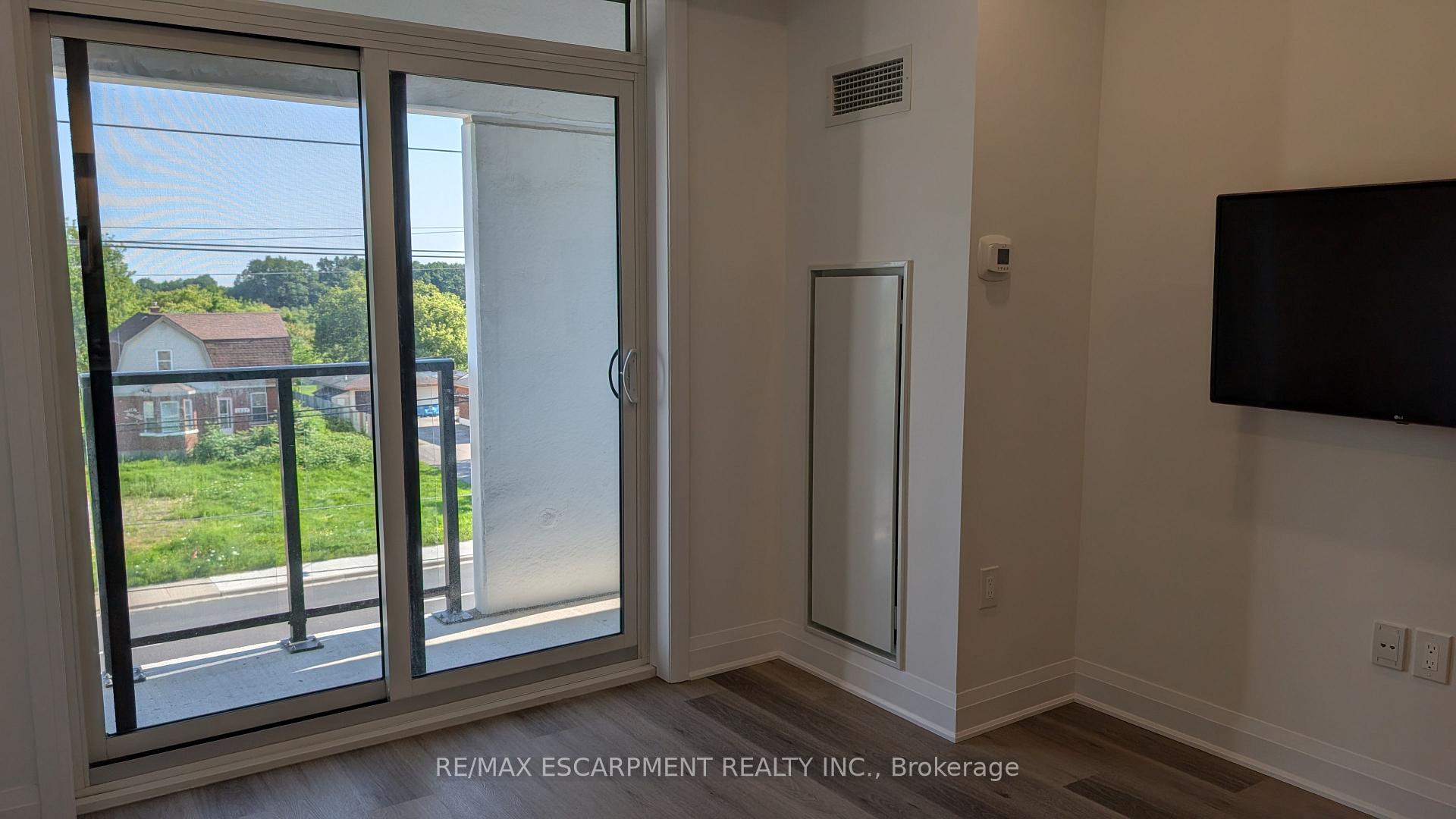 Photo 14 of Unit 309, 1936 Rymal Road E, Hamilton, Rural Glanbrook — HOMEH