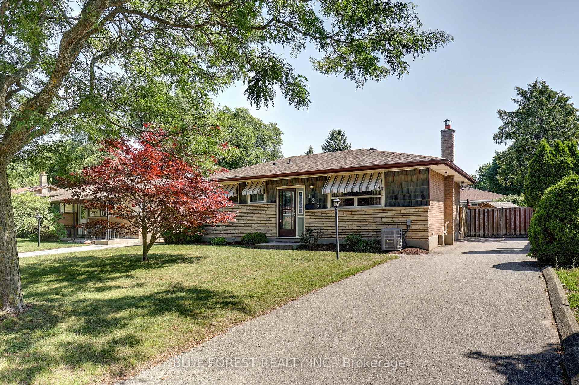 Front of 123 Aponi Crescent