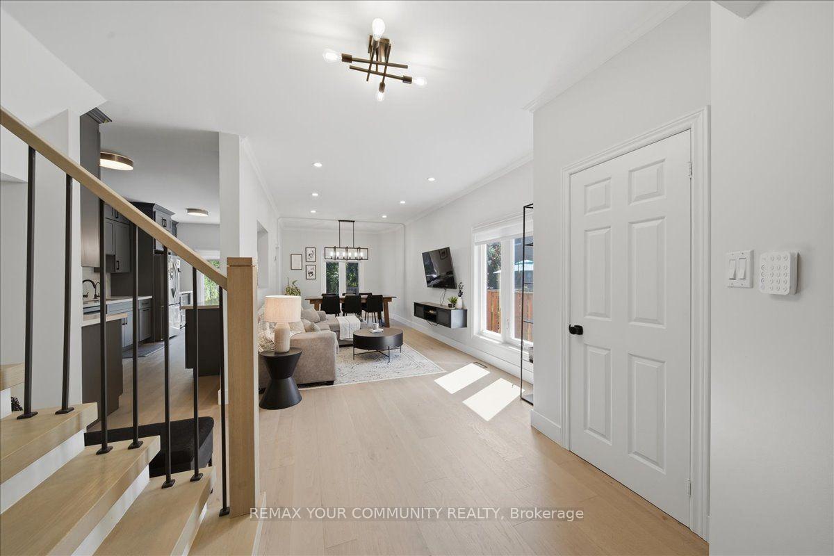 Photo 4 of 91 Downey Circle, Aurora, Bayview Wellington — HOMEH