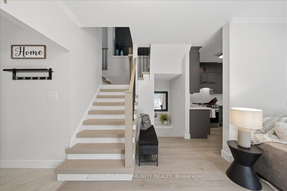 Photo 6 of 91 Downey Circle, Aurora, Bayview Wellington — HOMEH