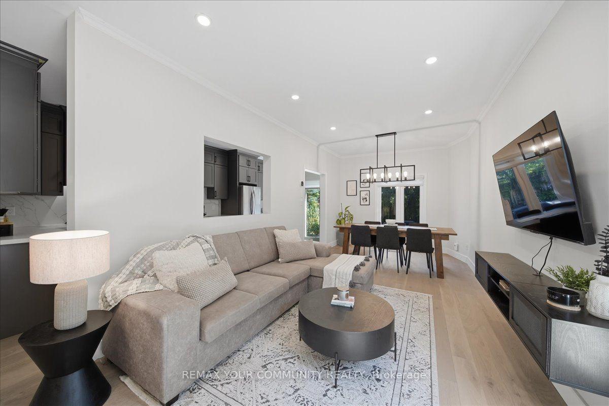 Photo 9 of 91 Downey Circle, Aurora, Bayview Wellington — HOMEH