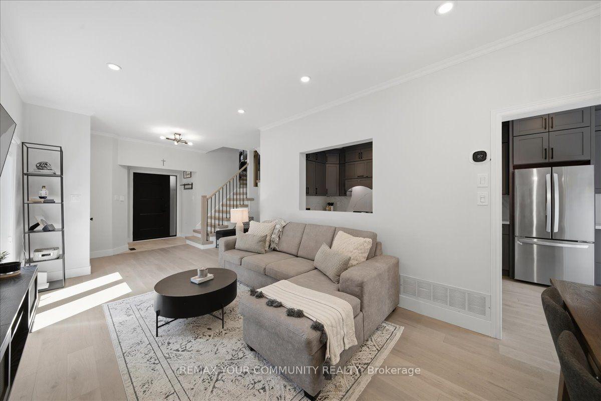 Photo 11 of 91 Downey Circle, Aurora, Bayview Wellington — HOMEH