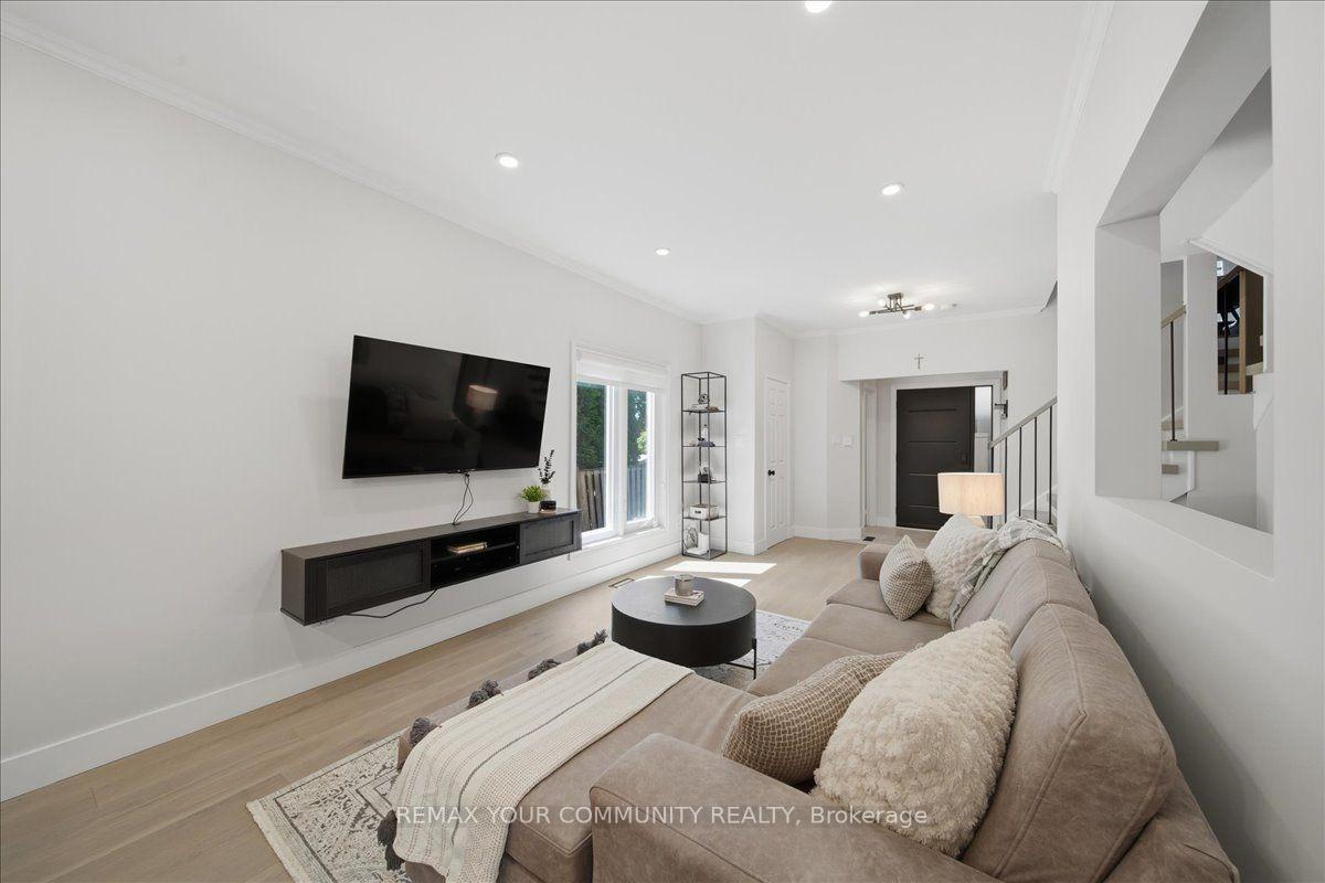Photo 14 of 91 Downey Circle, Aurora, Bayview Wellington — HOMEH