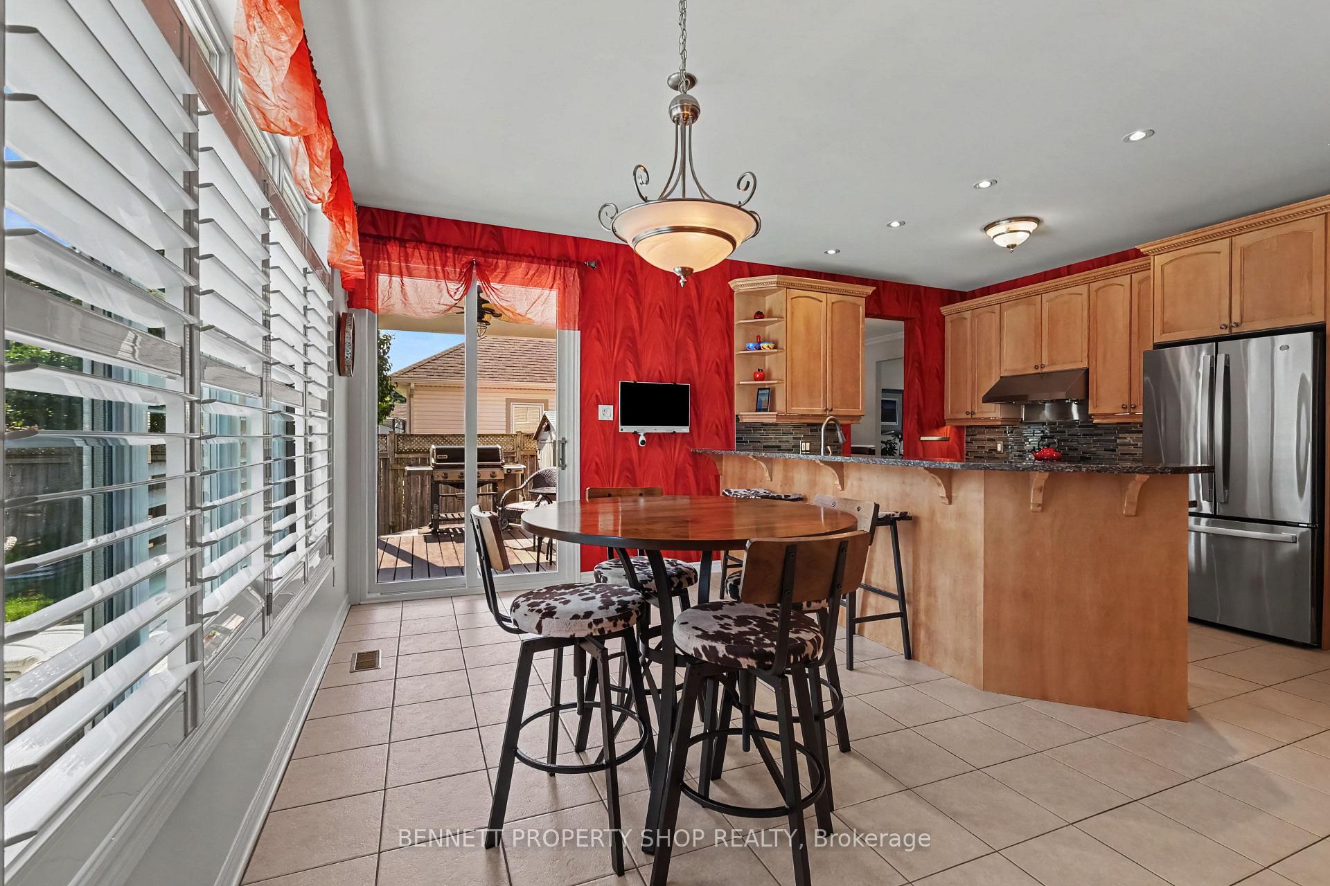 Photo 12 of 32 Rochelle Drive, Ottawa, Richmond — HOMEH