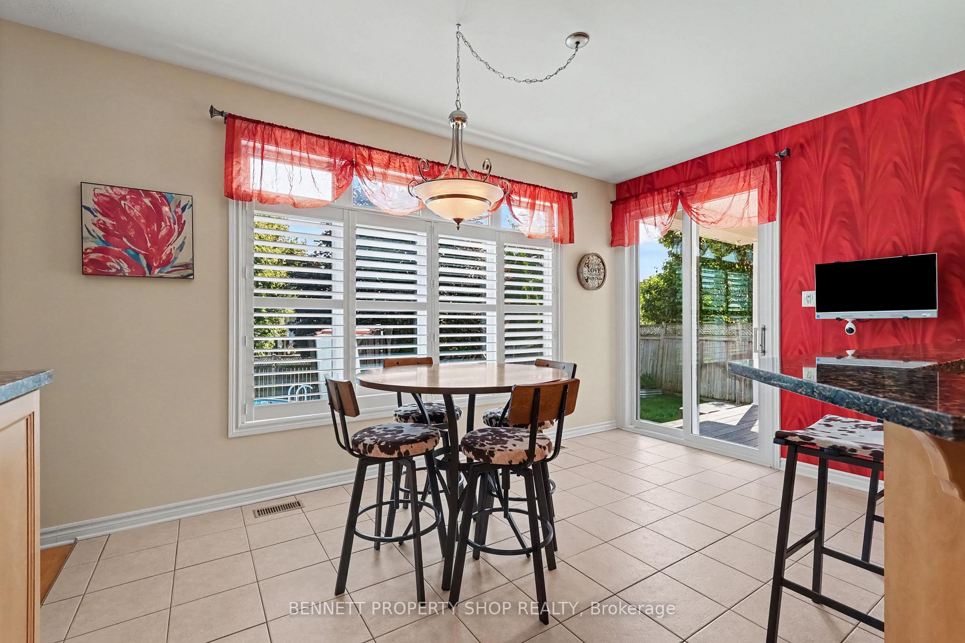 Photo 11 of 32 Rochelle Drive, Ottawa, Richmond — HOMEH