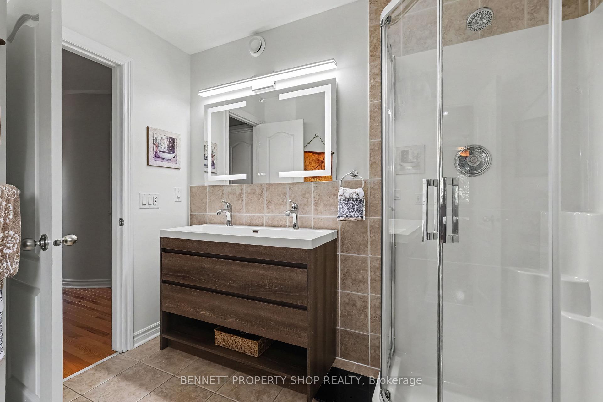 Photo 23 of 32 Rochelle Drive, Ottawa, Richmond — HOMEH