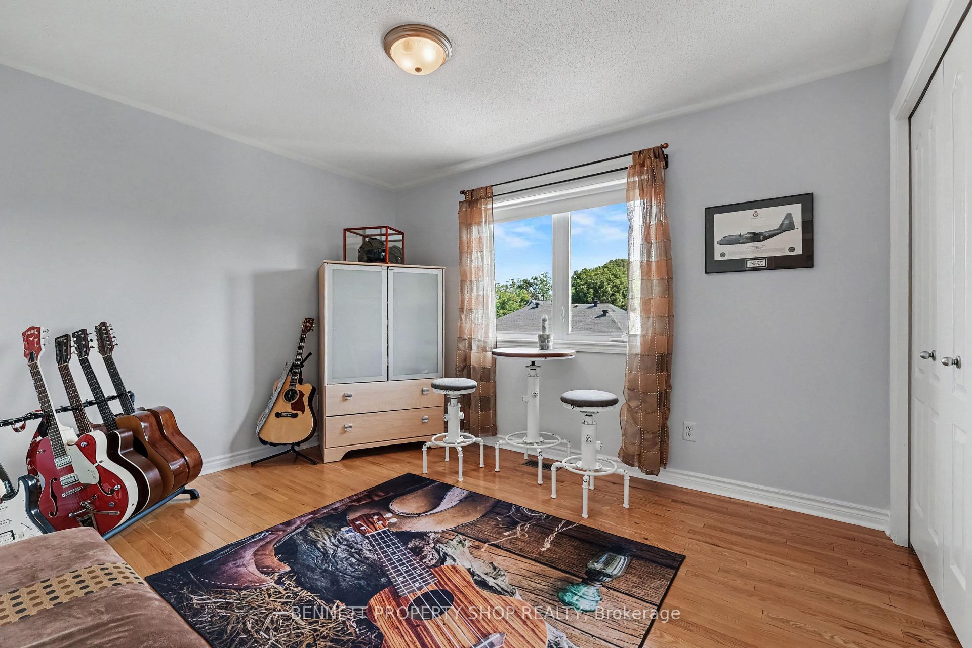 Photo 36 of 32 Rochelle Drive, Ottawa, Richmond — HOMEH