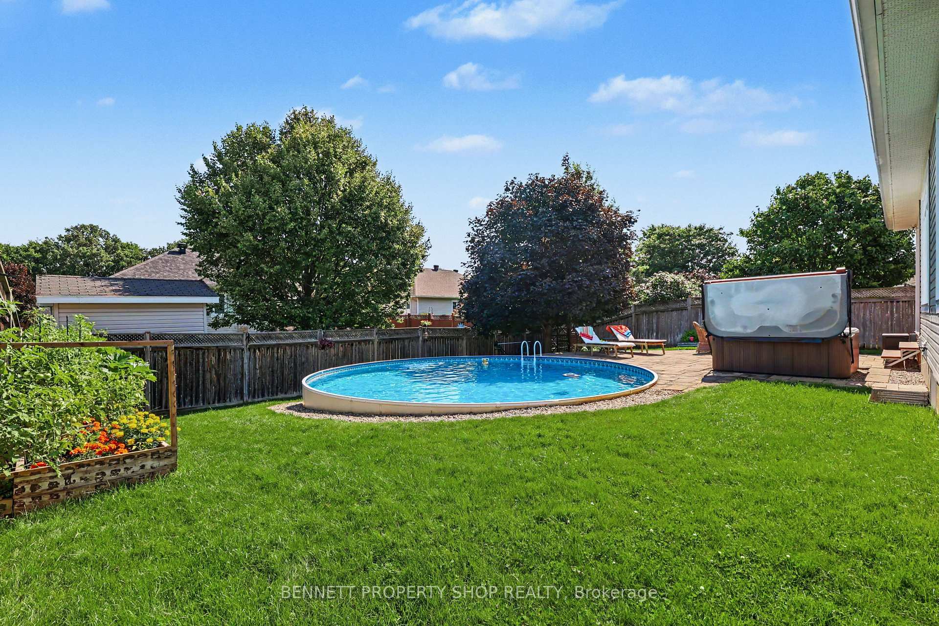 Photo 42 of 32 Rochelle Drive, Ottawa, Richmond — HOMEH