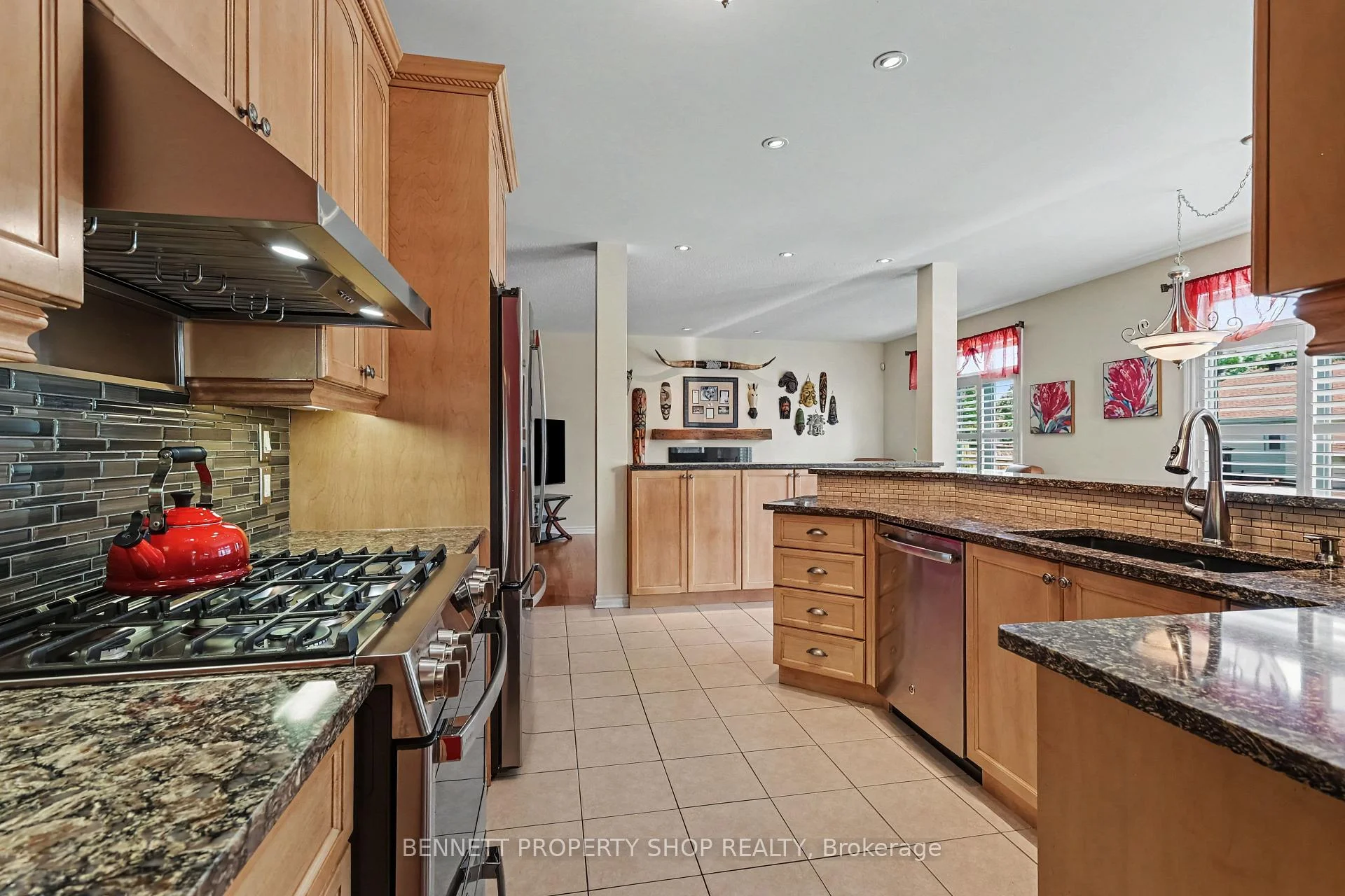 Photo 13 of 32 Rochelle Drive, Ottawa, Richmond — HOMEH