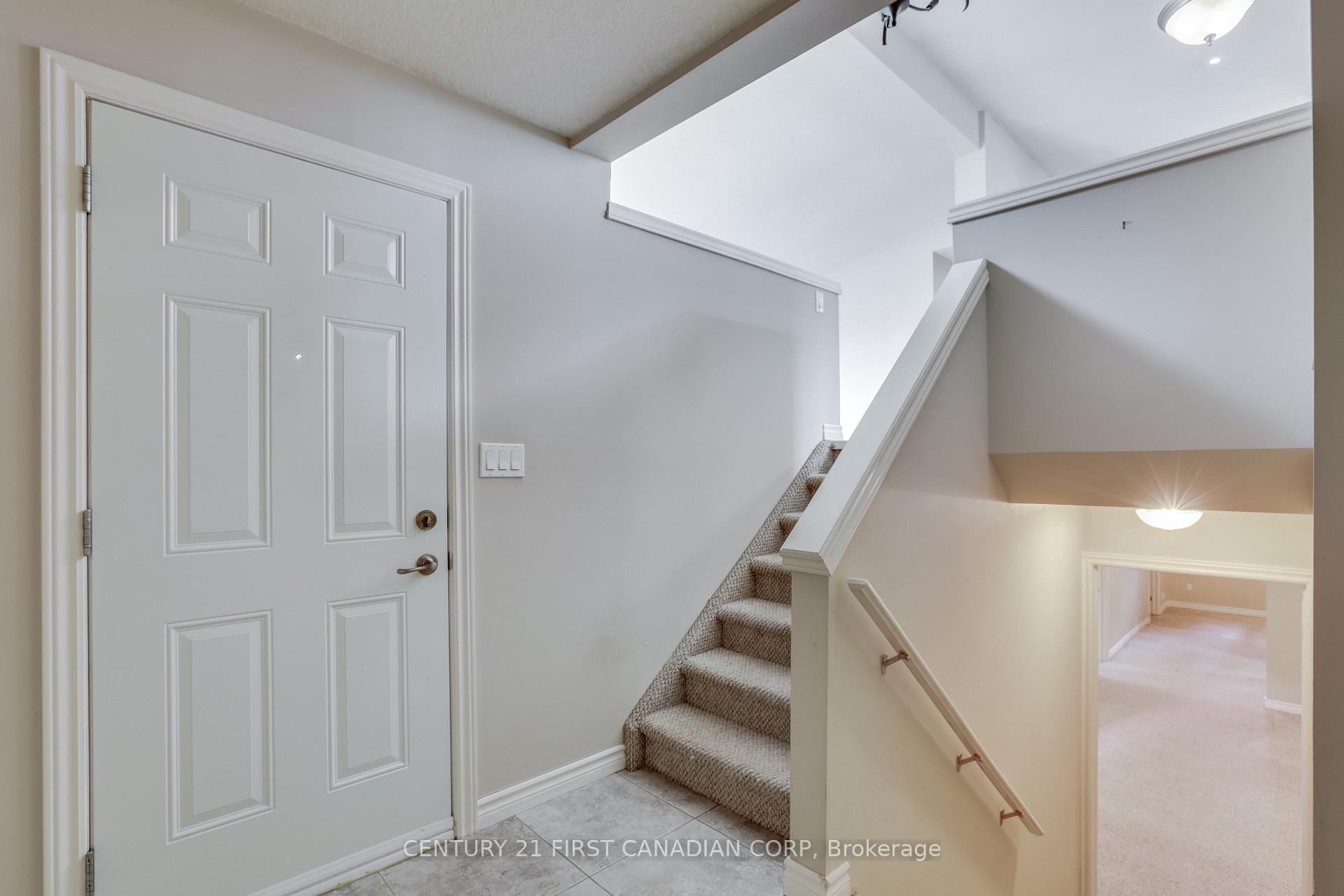 Photo 3 of 204 Ewart Street, Strathroy-Caradoc, NW — HOMEH