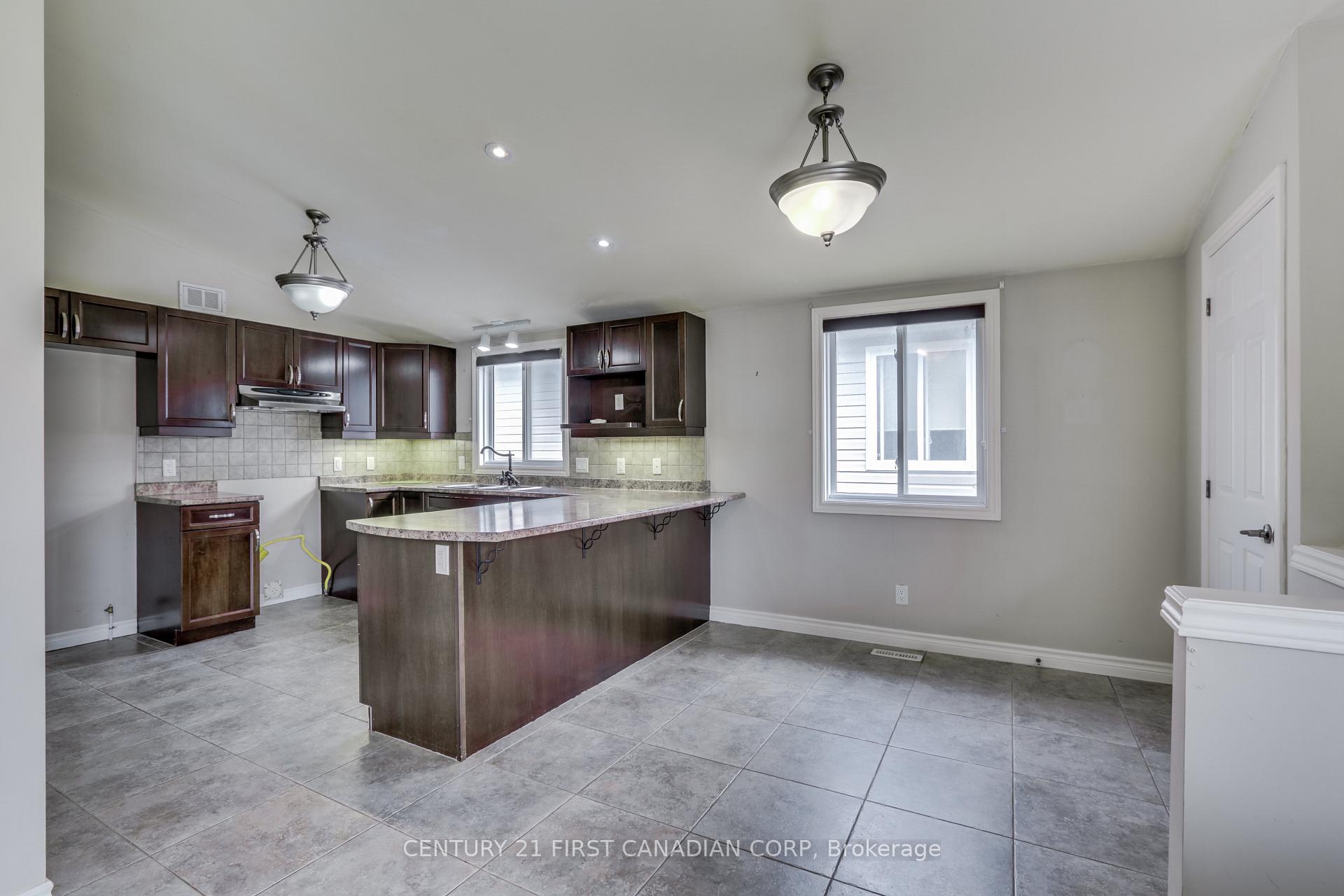 Photo 4 of 204 Ewart Street, Strathroy-Caradoc, NW — HOMEH