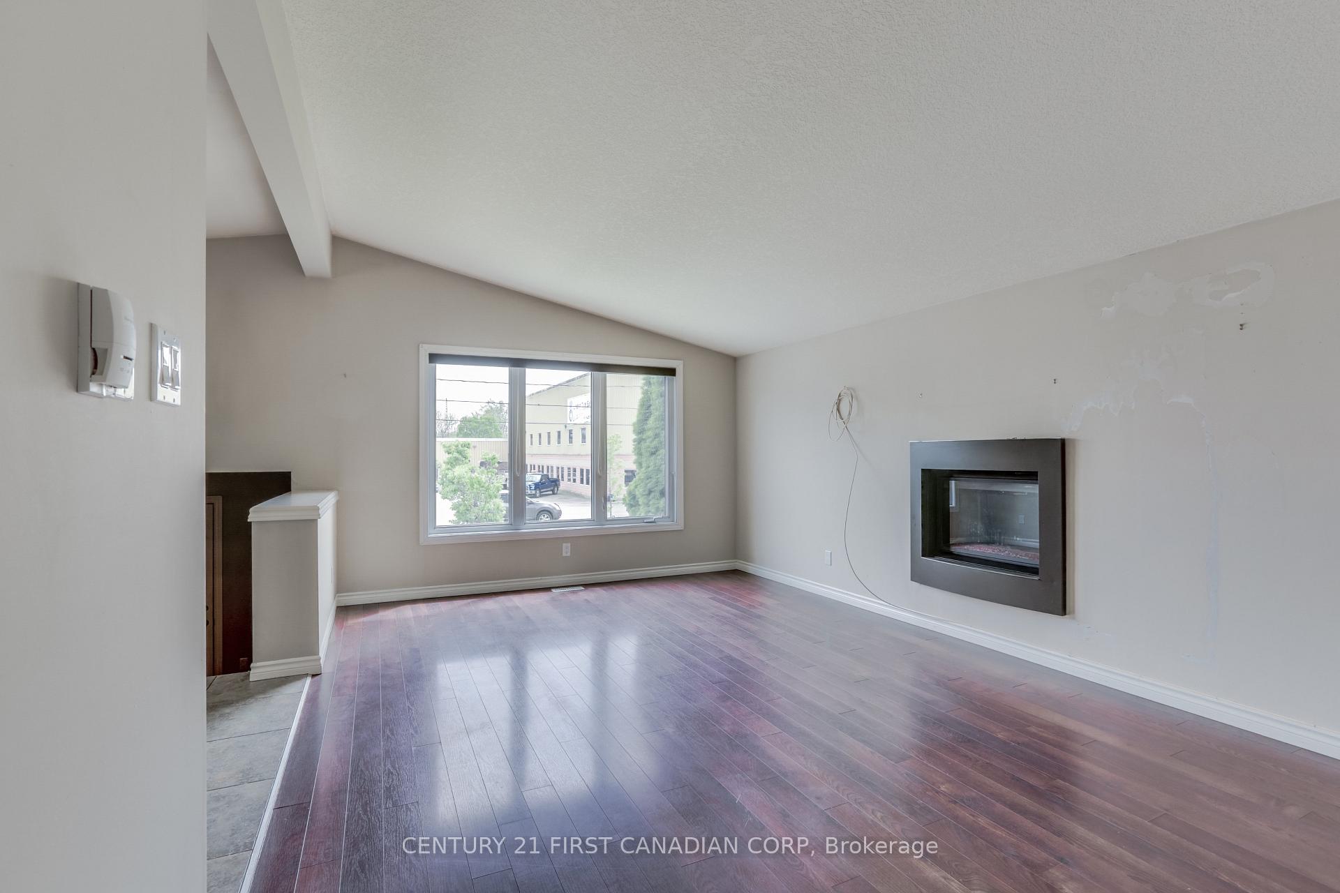 Photo 6 of 204 Ewart Street, Strathroy-Caradoc, NW — HOMEH