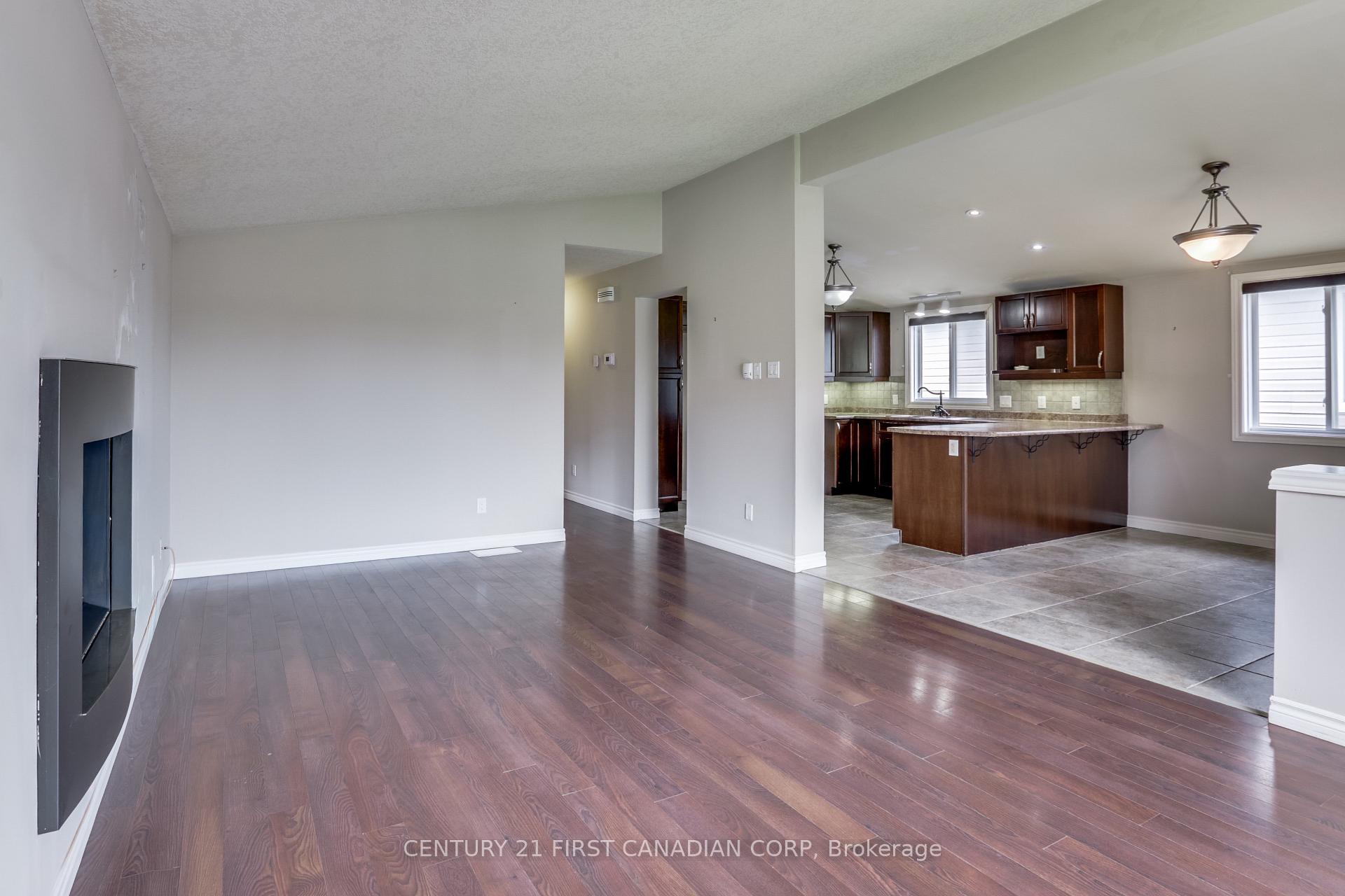 Photo 7 of 204 Ewart Street, Strathroy-Caradoc, NW — HOMEH