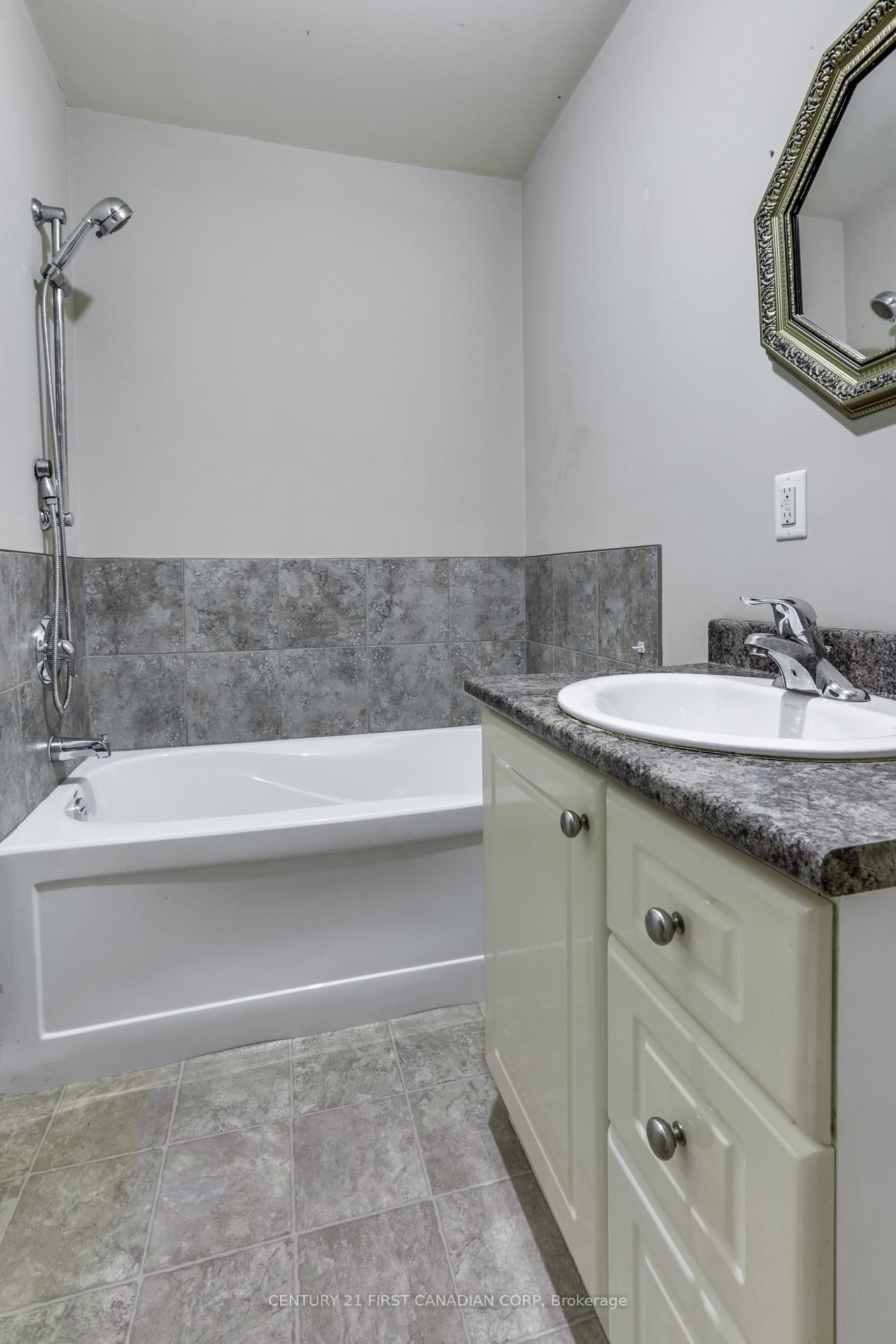 Photo 23 of 204 Ewart Street, Strathroy-Caradoc, NW — HOMEH