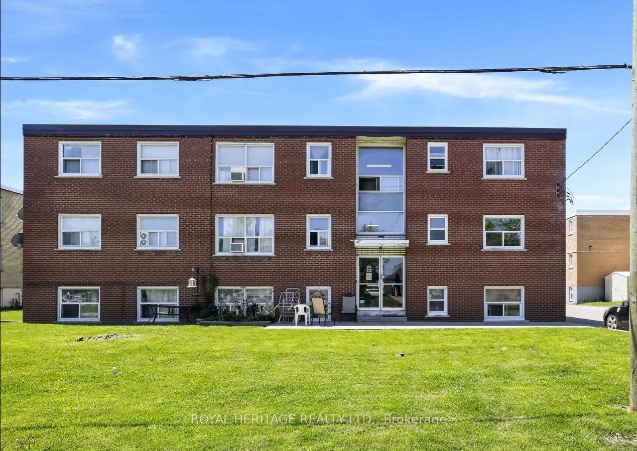 Front of Unit 4, 300 Montrave Avenue