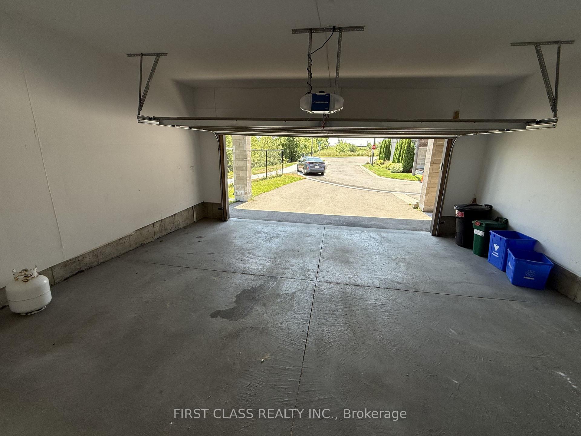 Photo 3 of 31 Breyworth Road, Markham, Victoria Square — HOMEH