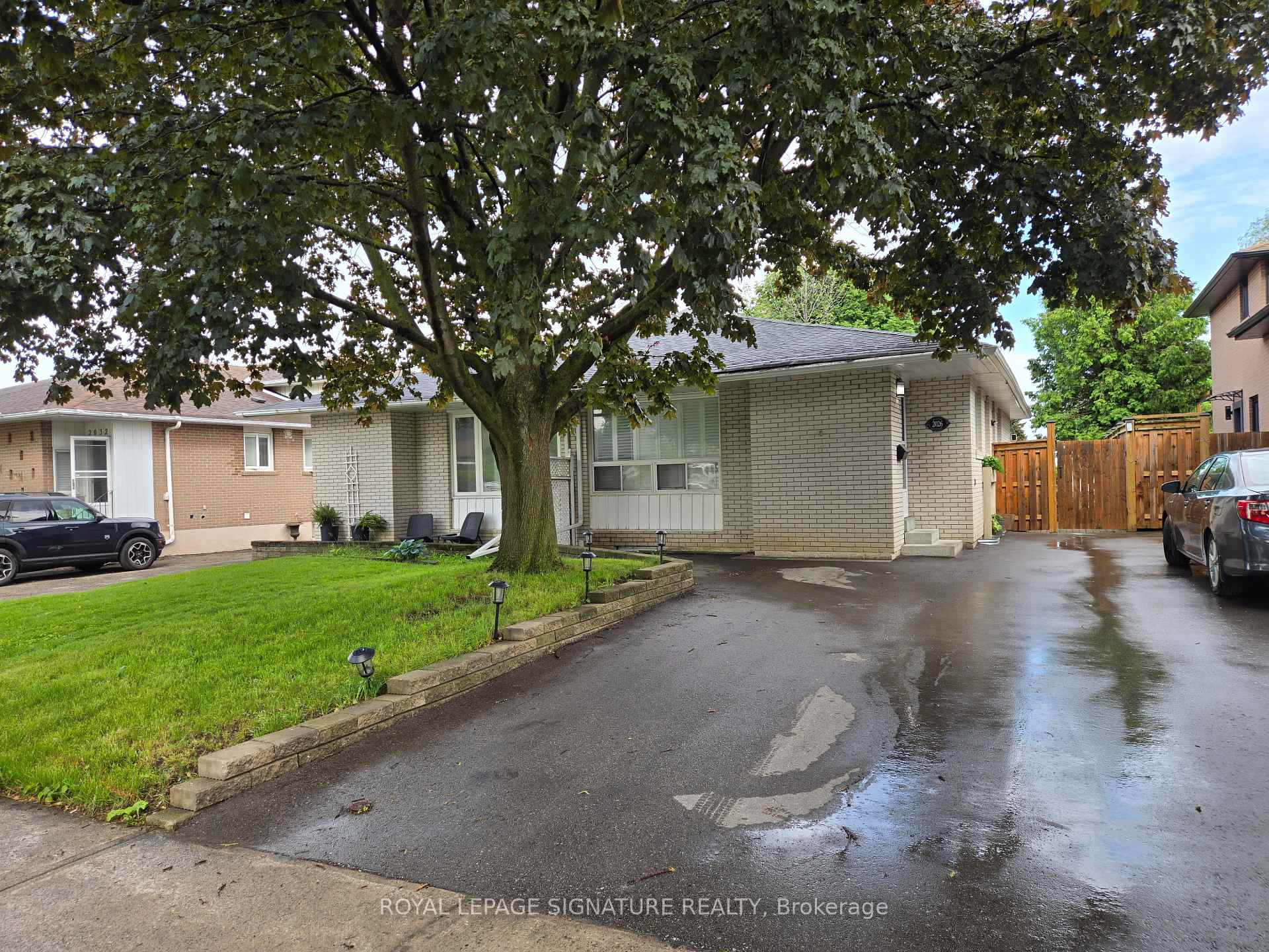Front of Unit B, 2026 Fontwell Crescent