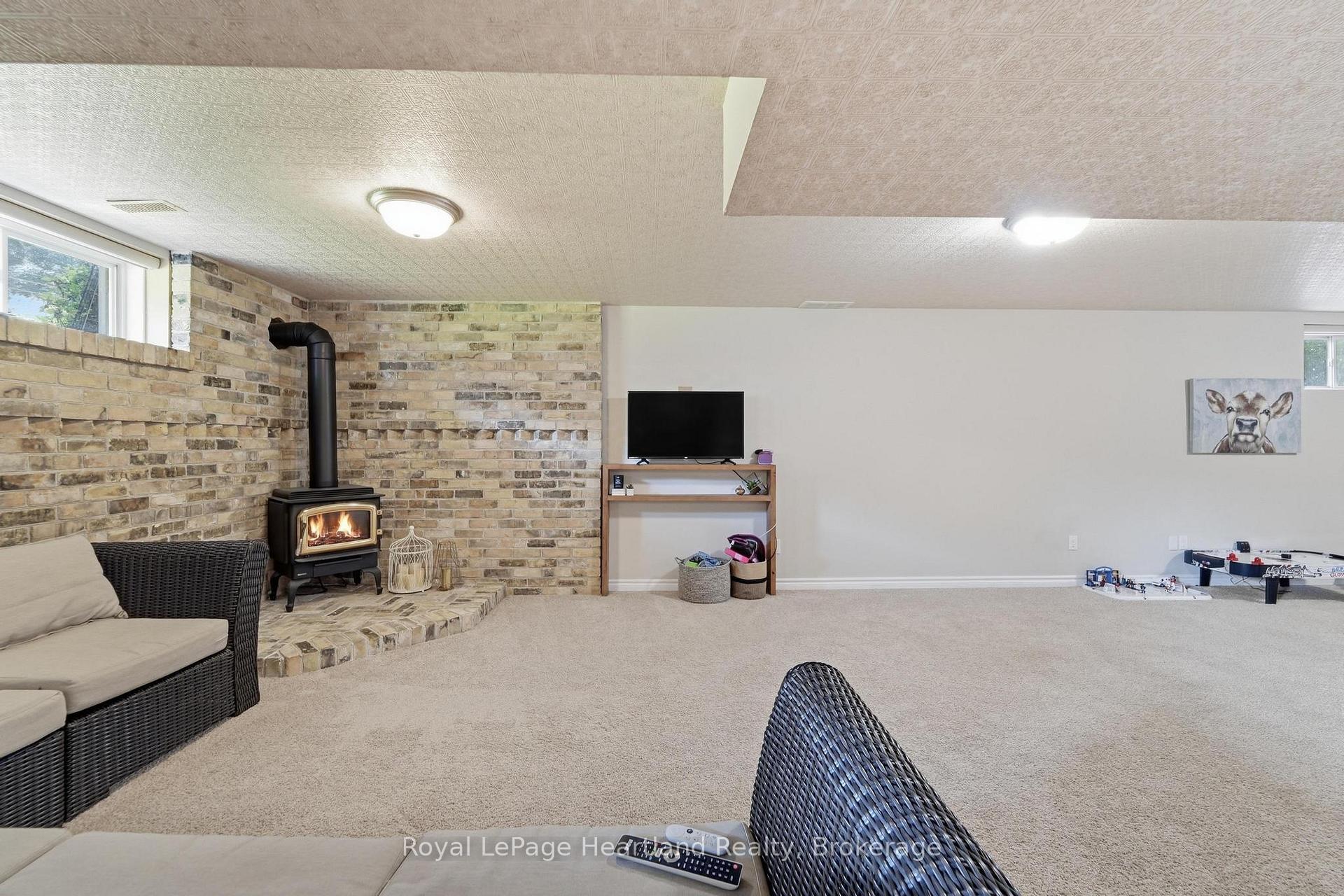Photo 33 of 176 Mcfarlin Drive, West Grey — HOMEH