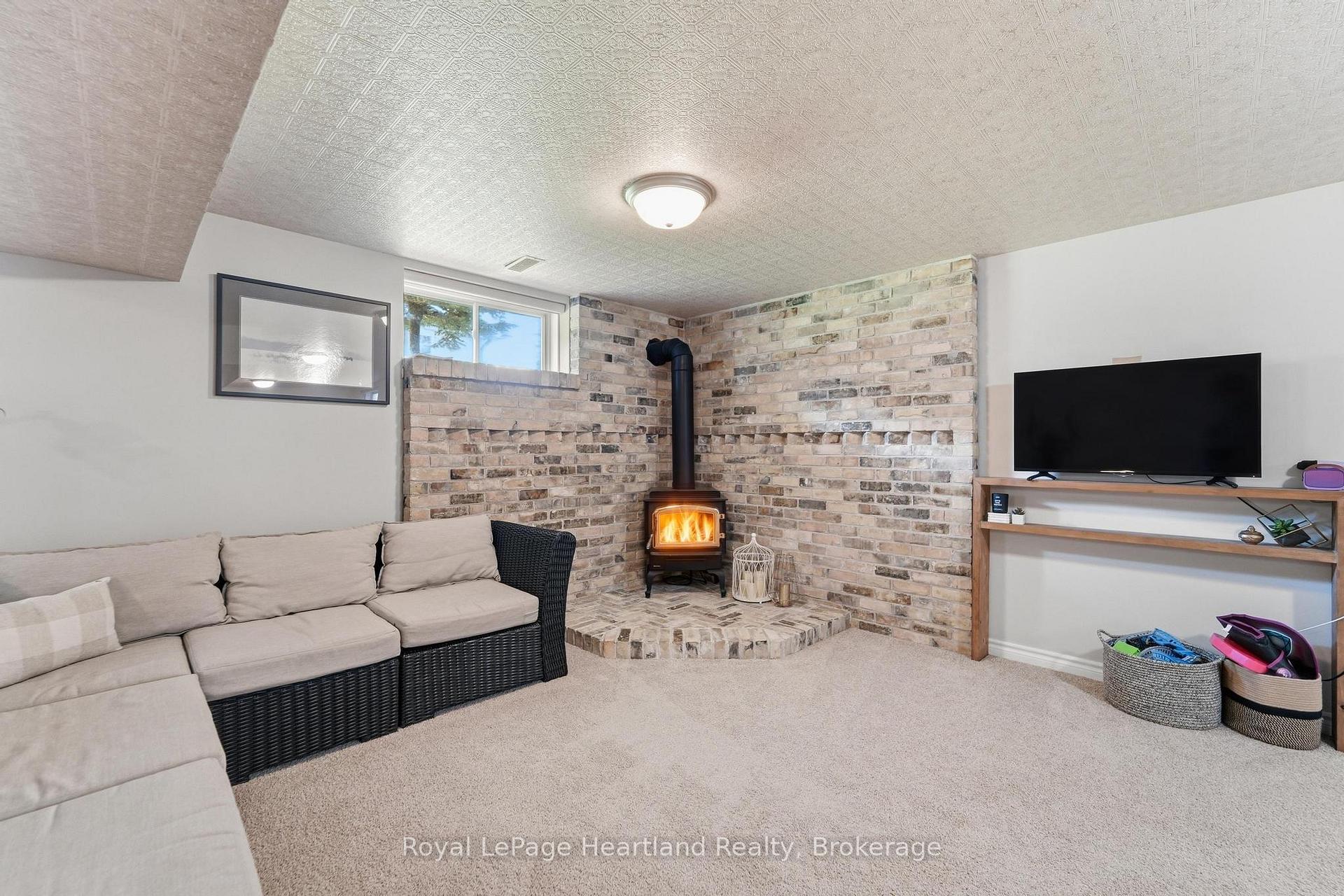 Photo 34 of 176 Mcfarlin Drive, West Grey — HOMEH