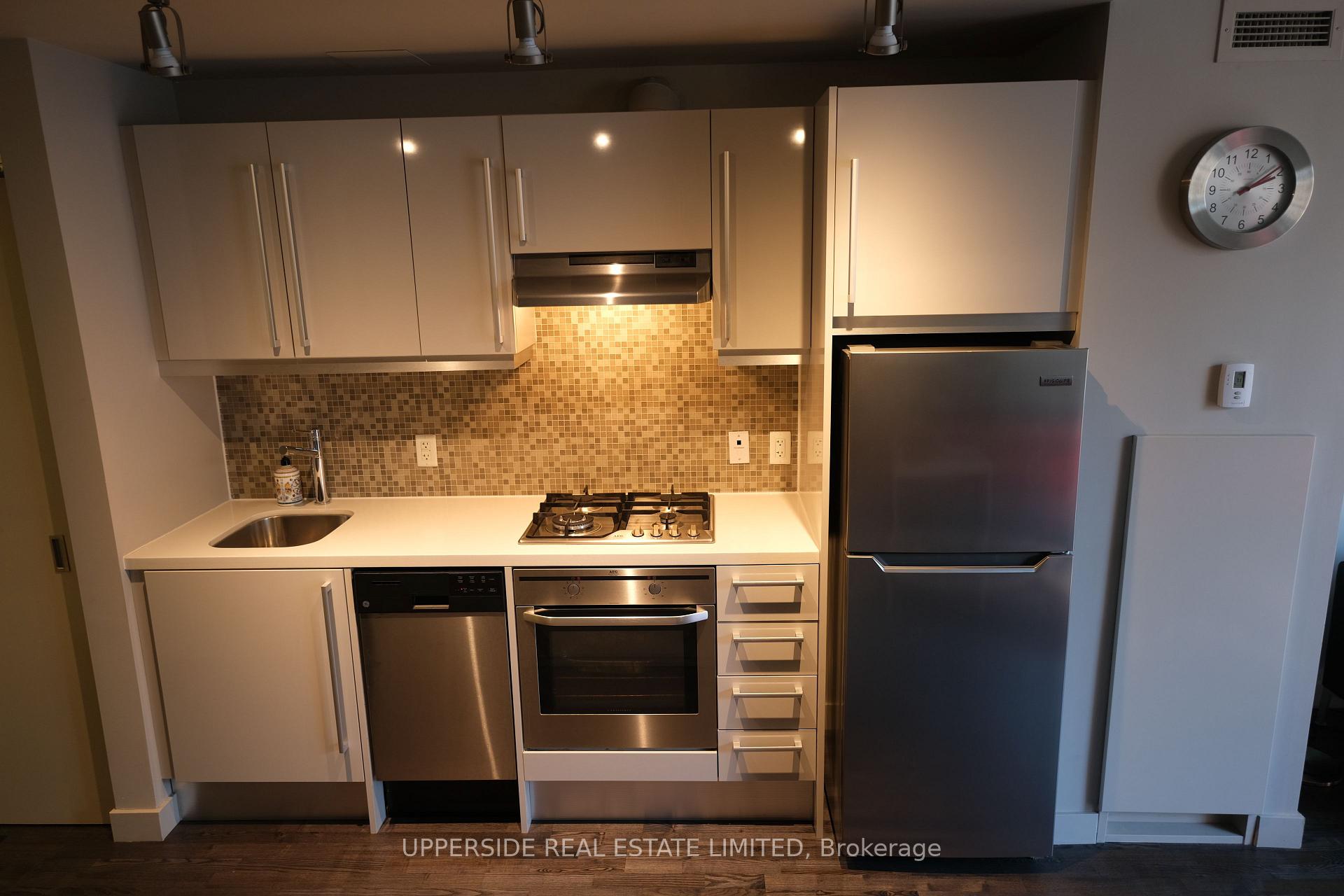 Photo 2 of 25 oxley Street, Toronto, Waterfront Communities — HOMEH