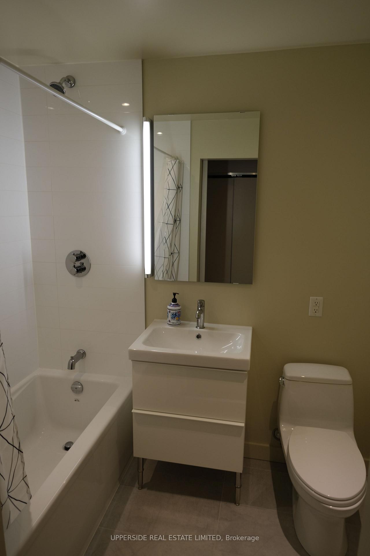 Photo 7 of 25 oxley Street, Toronto, Waterfront Communities — HOMEH