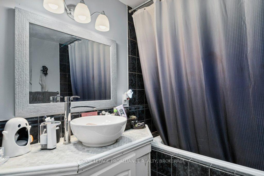 Photo 22 of 590 Macdonnell Street, Kingston, East of Sir John A. Blvd — HOMEH