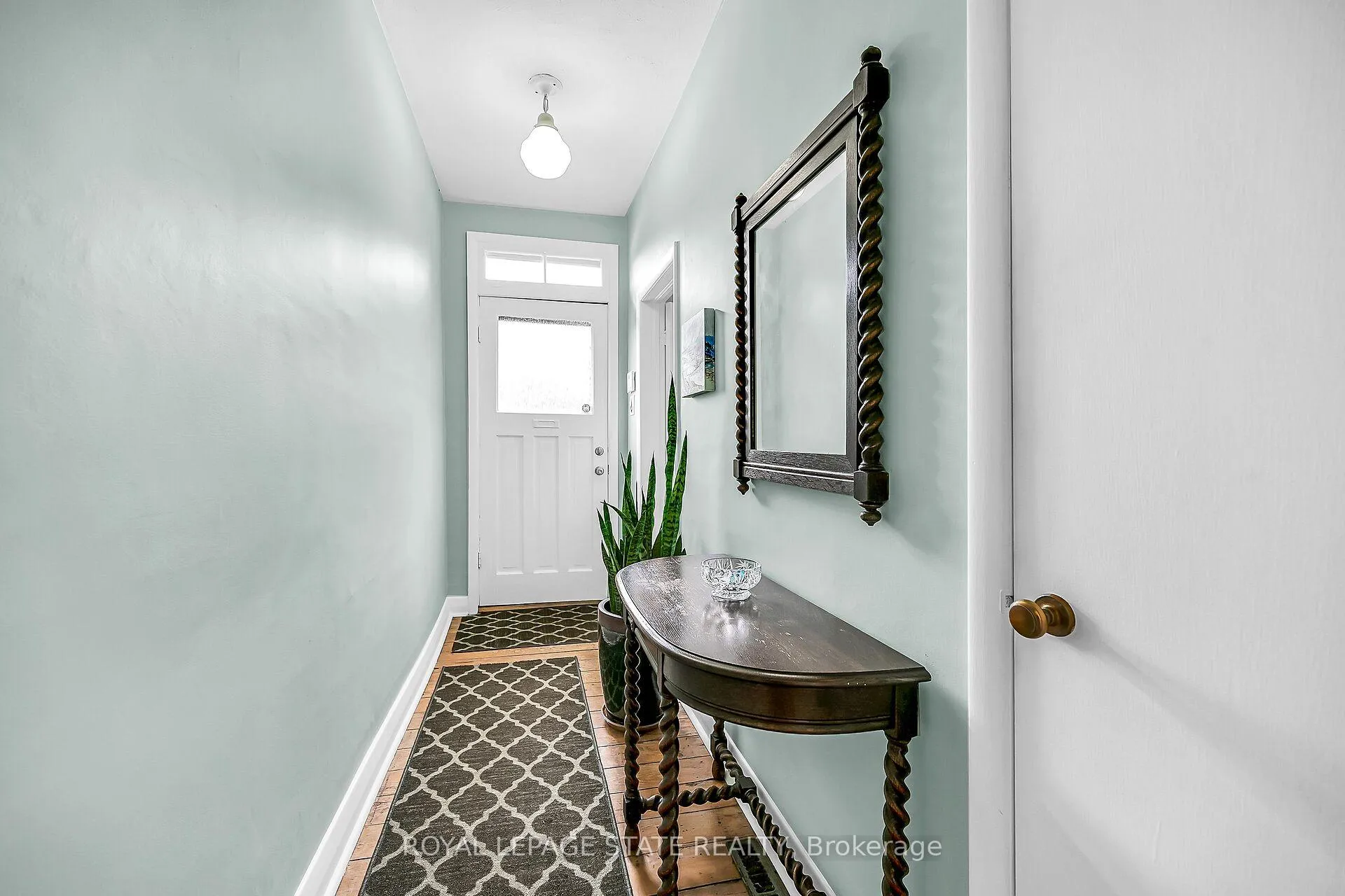 Photo 4 of 19 Ferrie Street E, Hamilton, North End — HOMEH