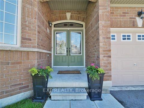 Photo 2 of 13 Tucciarone Court, Markham, Cathedraltown — HOMEH