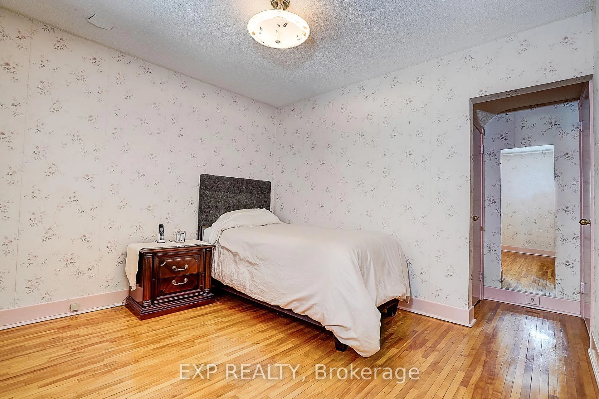 Photo 11 of 298 Glebemount Avenue, Toronto, East York — HOMEH