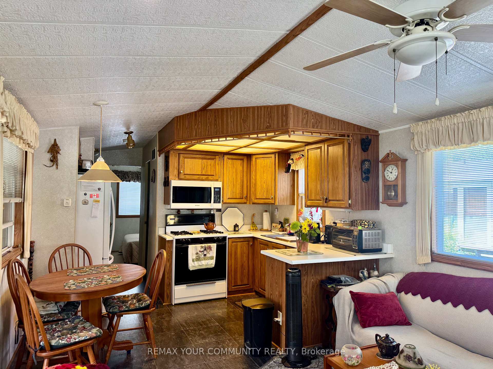 Photo 9 of 285 Crydermans 313 Side Road, Georgina, Baldwin — HOMEH