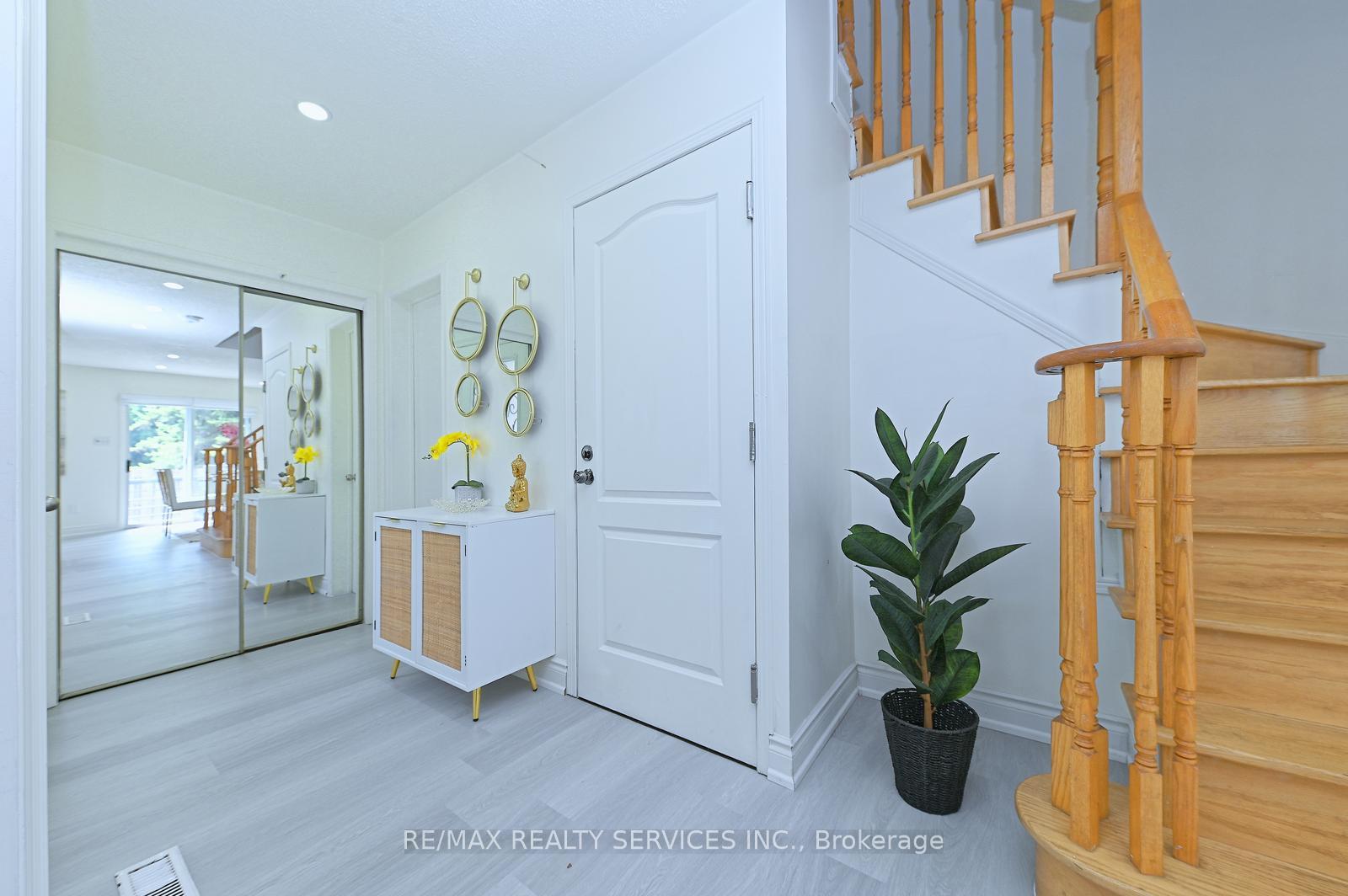Photo 6 of 56 Mullis Crescent, Brampton, Credit Valley — HOMEH