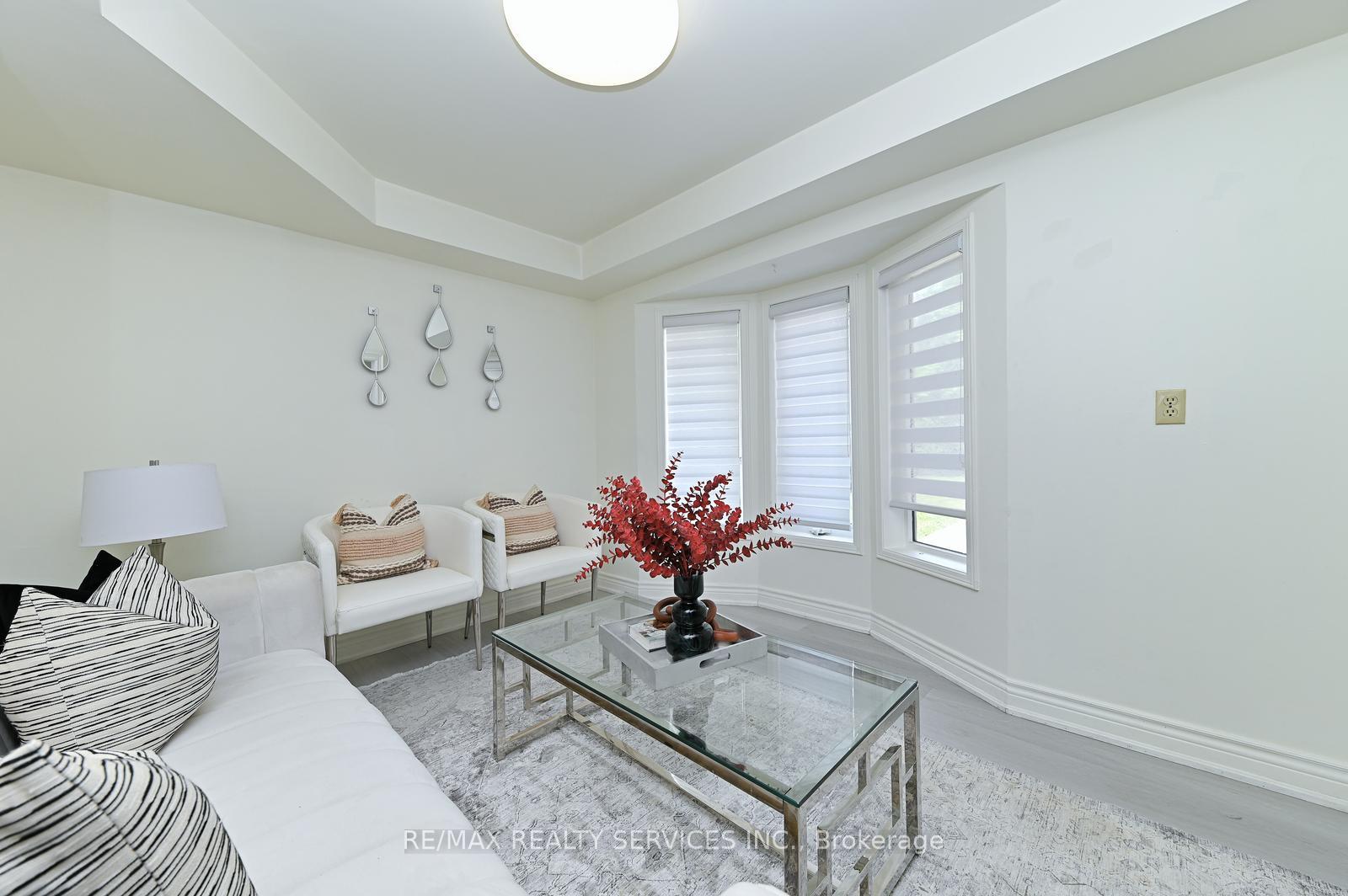 Photo 8 of 56 Mullis Crescent, Brampton, Credit Valley — HOMEH