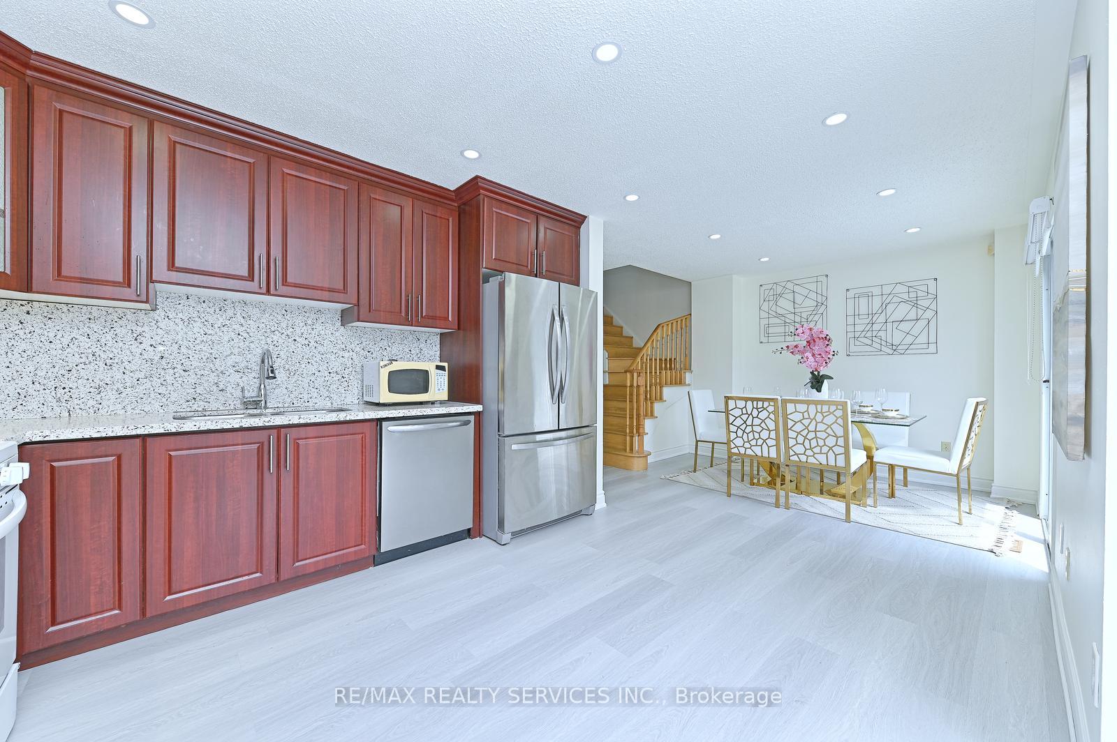 Photo 13 of 56 Mullis Crescent, Brampton, Credit Valley — HOMEH
