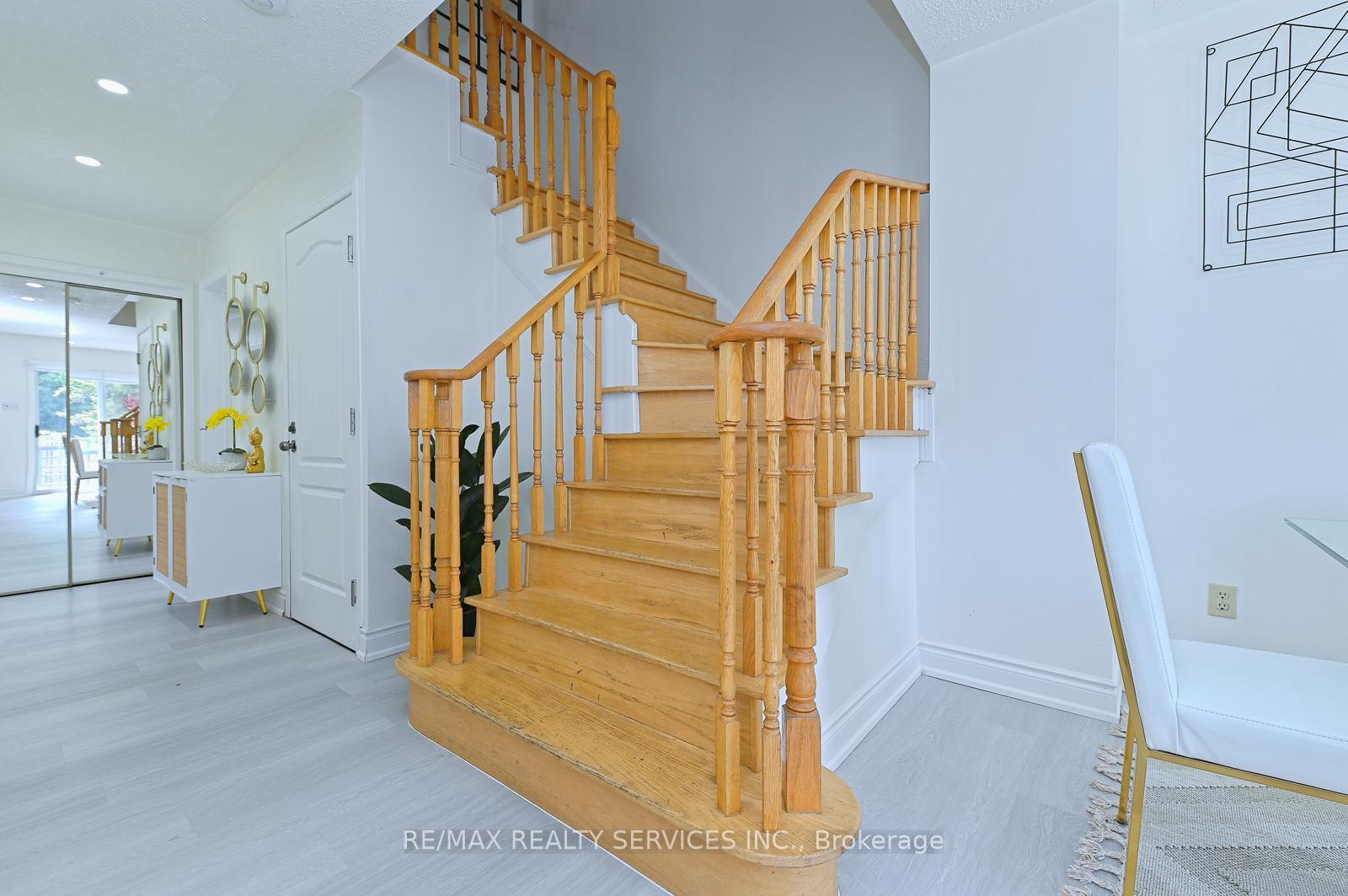 Photo 16 of 56 Mullis Crescent, Brampton, Credit Valley — HOMEH