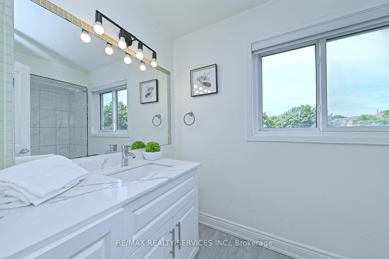 Photo 24 of 56 Mullis Crescent, Brampton, Credit Valley — HOMEH