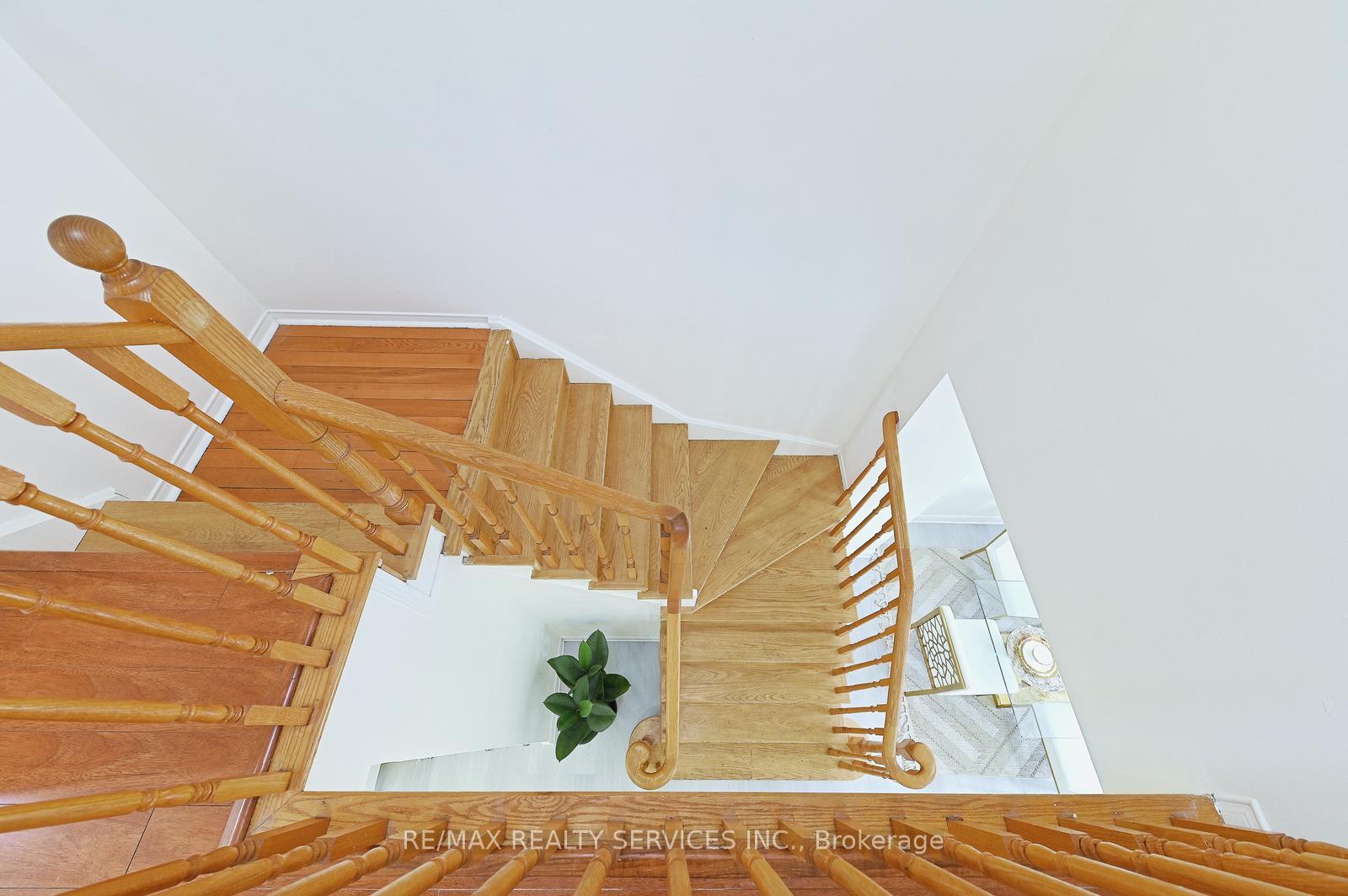 Photo 25 of 56 Mullis Crescent, Brampton, Credit Valley — HOMEH