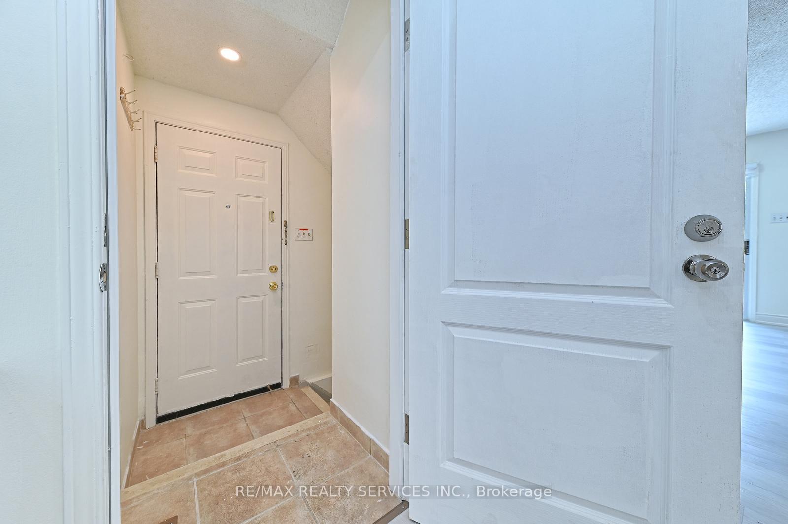 Photo 26 of 56 Mullis Crescent, Brampton, Credit Valley — HOMEH
