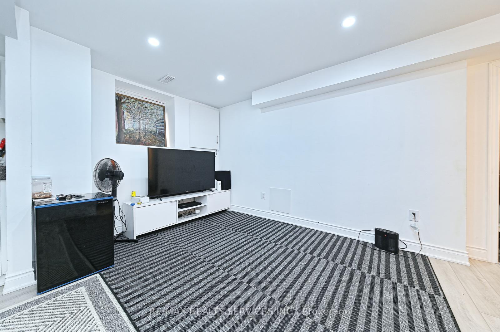 Photo 27 of 56 Mullis Crescent, Brampton, Credit Valley — HOMEH