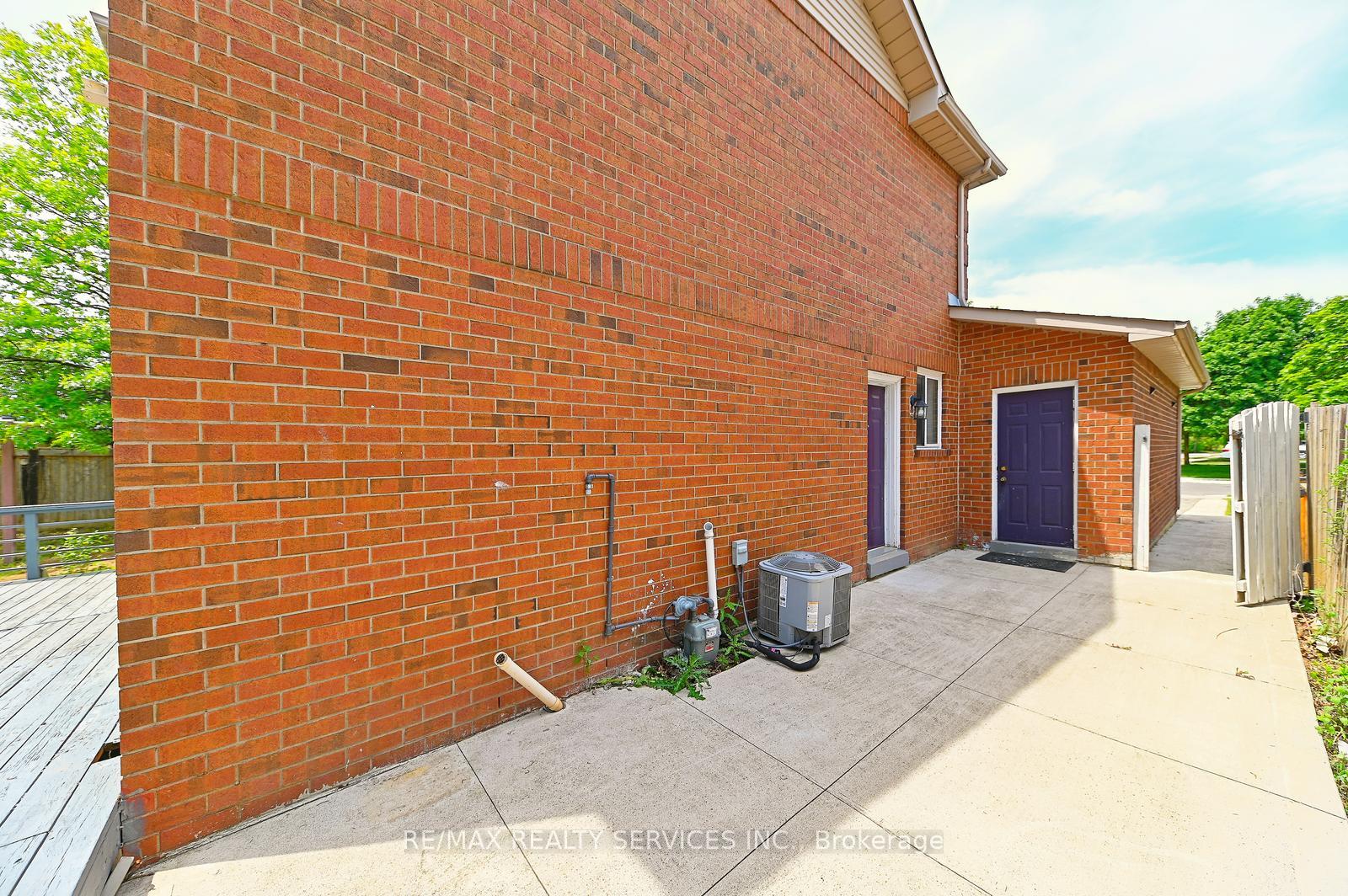 Photo 33 of 56 Mullis Crescent, Brampton, Credit Valley — HOMEH
