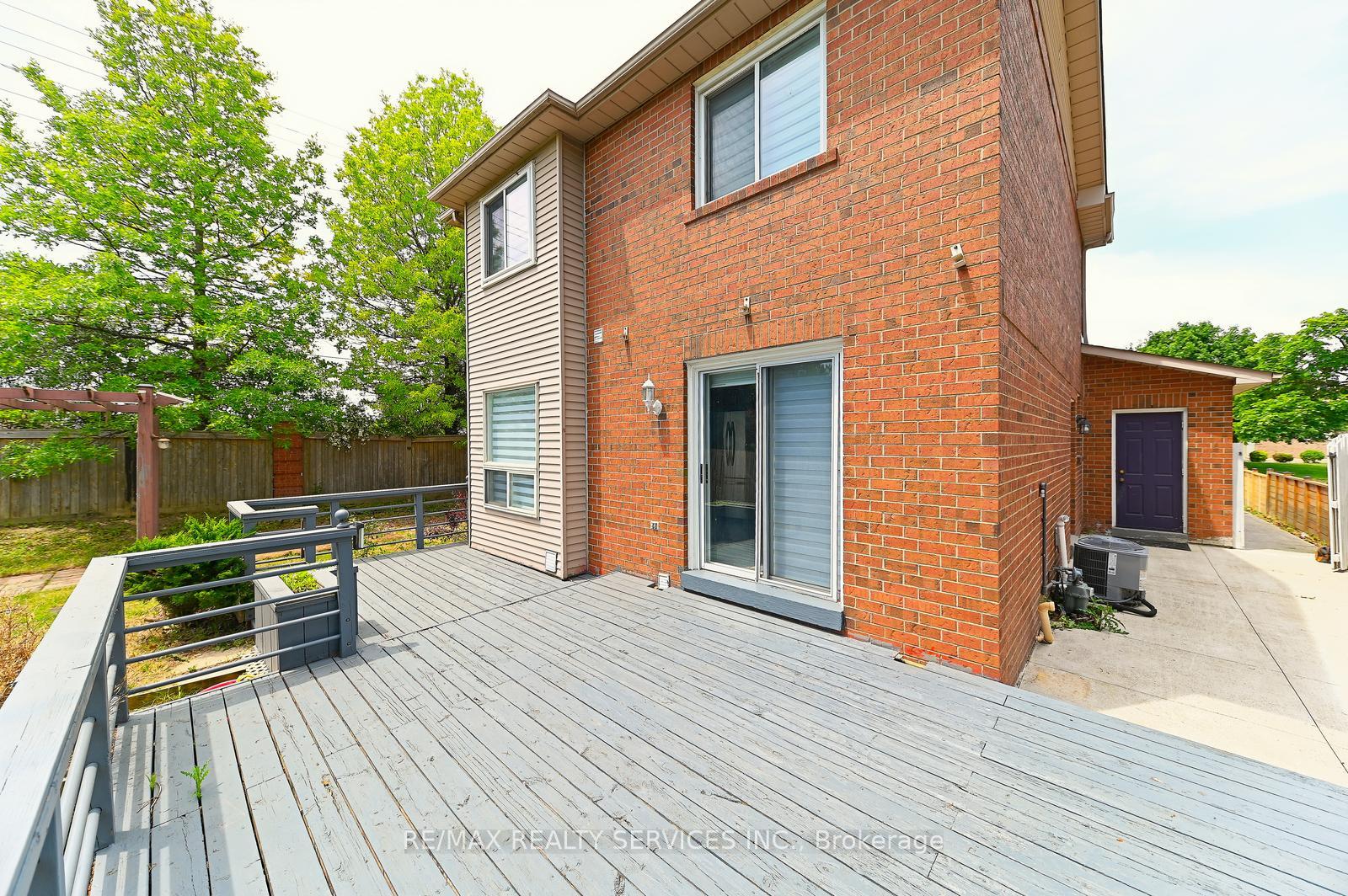 Photo 37 of 56 Mullis Crescent, Brampton, Credit Valley — HOMEH