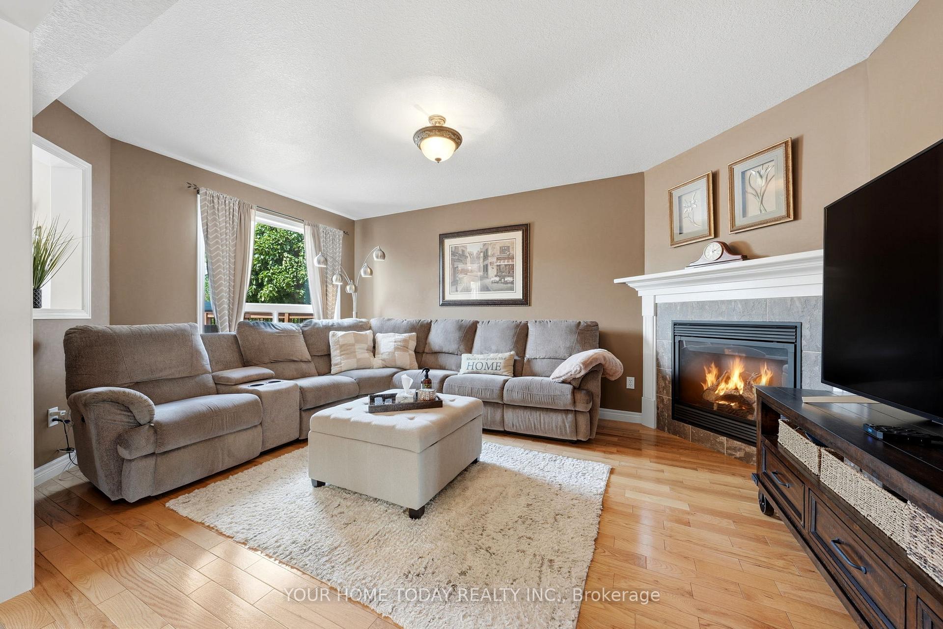 Photo 11 of 9 Kenney Street, Halton Hills, Acton — HOMEH